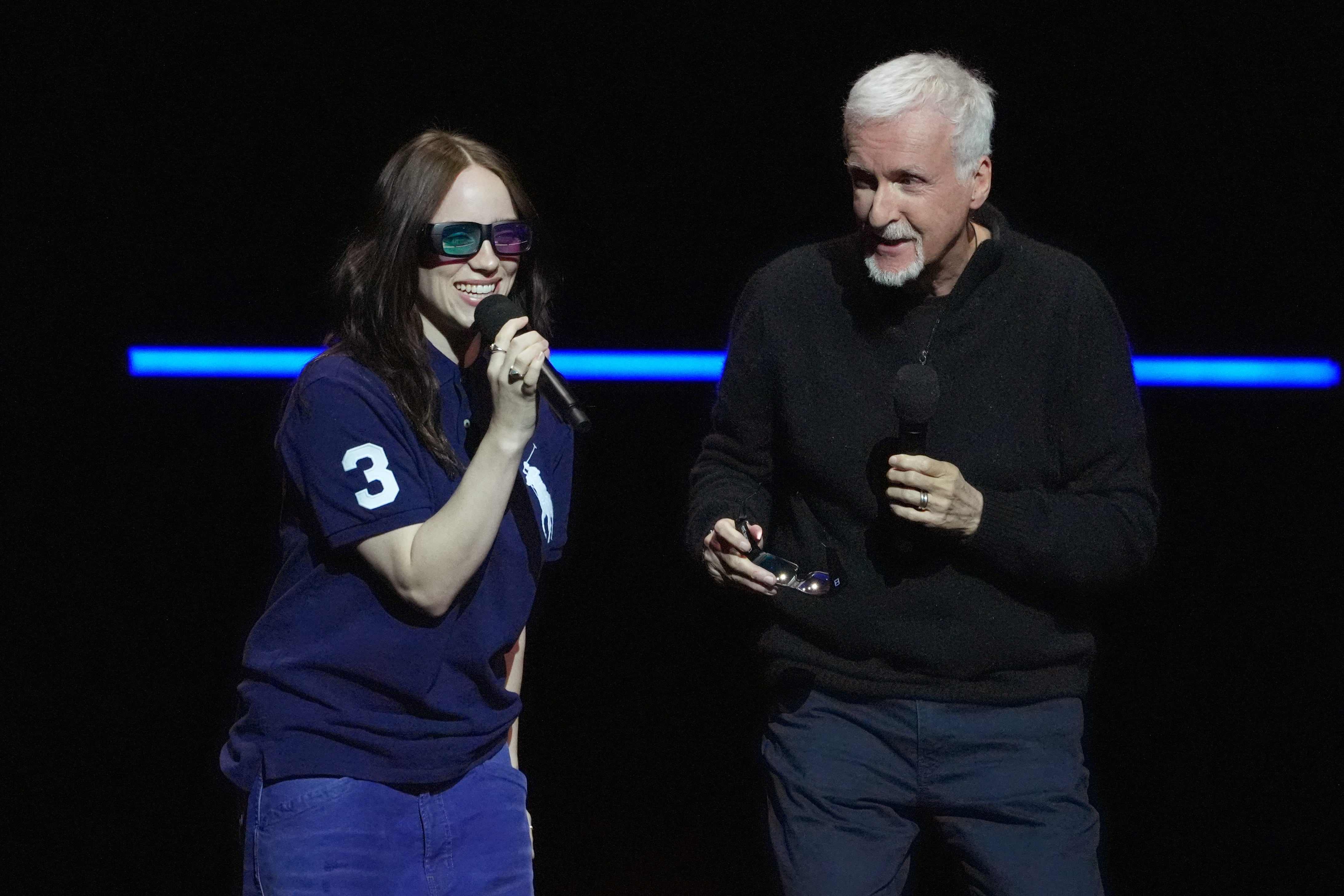 Billie Eilish y James Cameron durante la presentación de Paramount Pictures en CinemaCon, el 16 de abril pasado en el Caesars Palace de Las Vegas