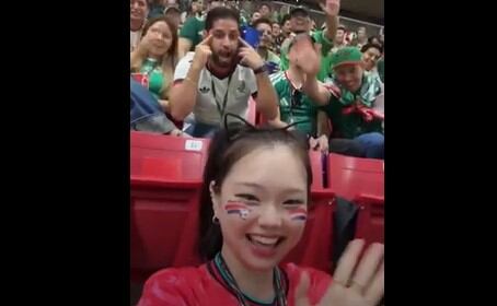 Un hincha mexicano le hizo un gesto racista a una influencer coreana y tuvo que pedir perdón
