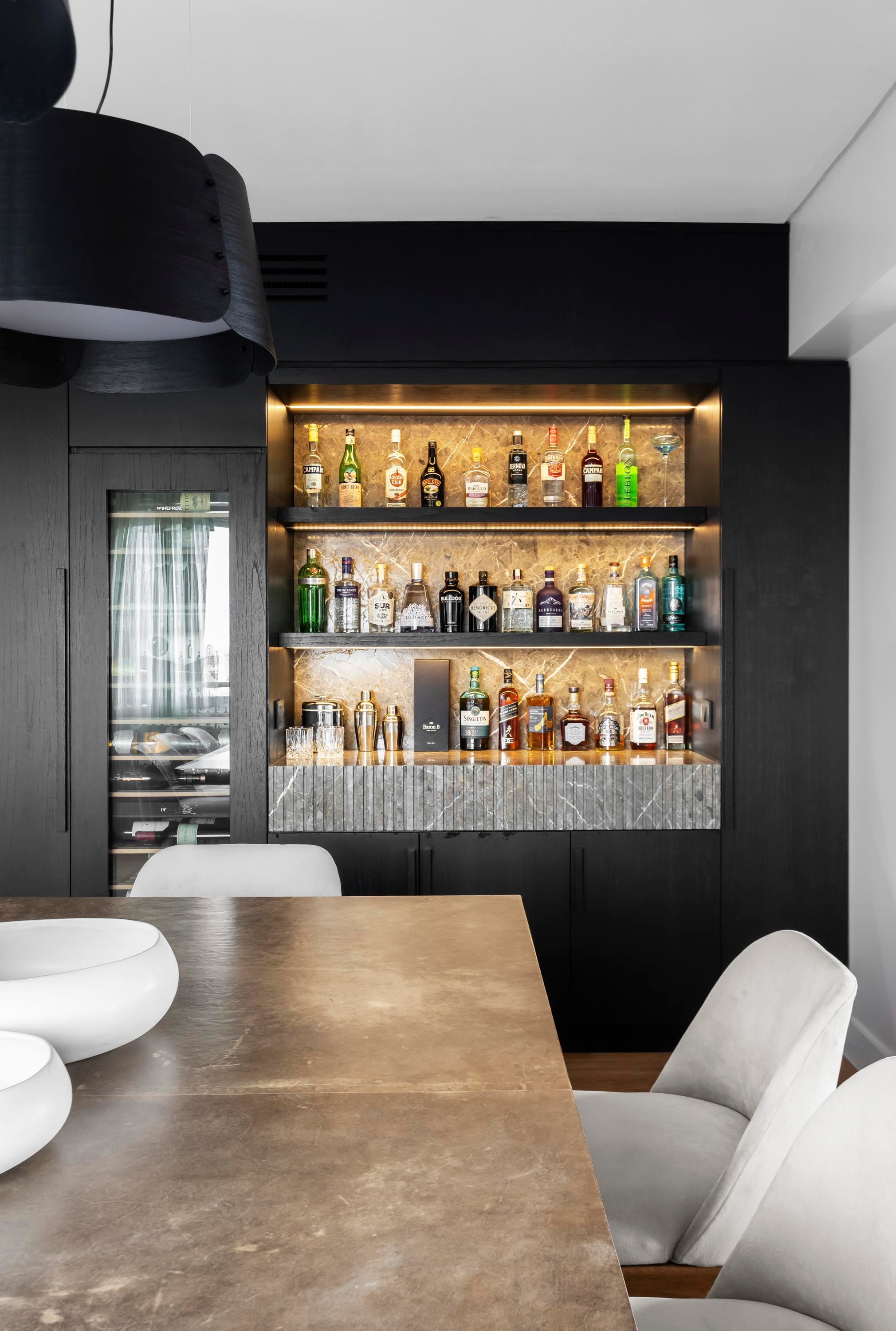 El bar fue diseñado en conjunto por Estudio Berna y Estudio Parq.