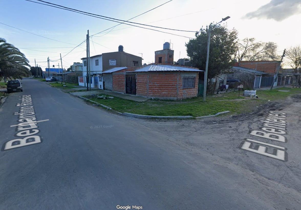 Un adolescente de 17 años fue asesinado por motochorros cuando iba al colegio junto a su padre