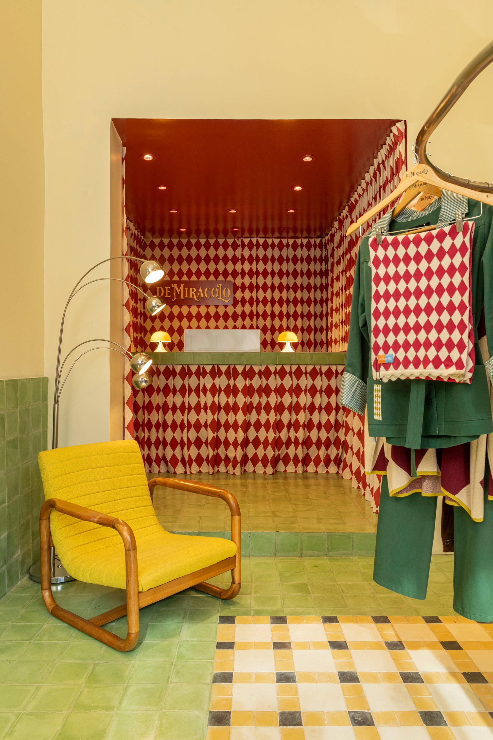 El sillón y la lámpara son vintage y se compraron en el Mercado de Pulgas.
