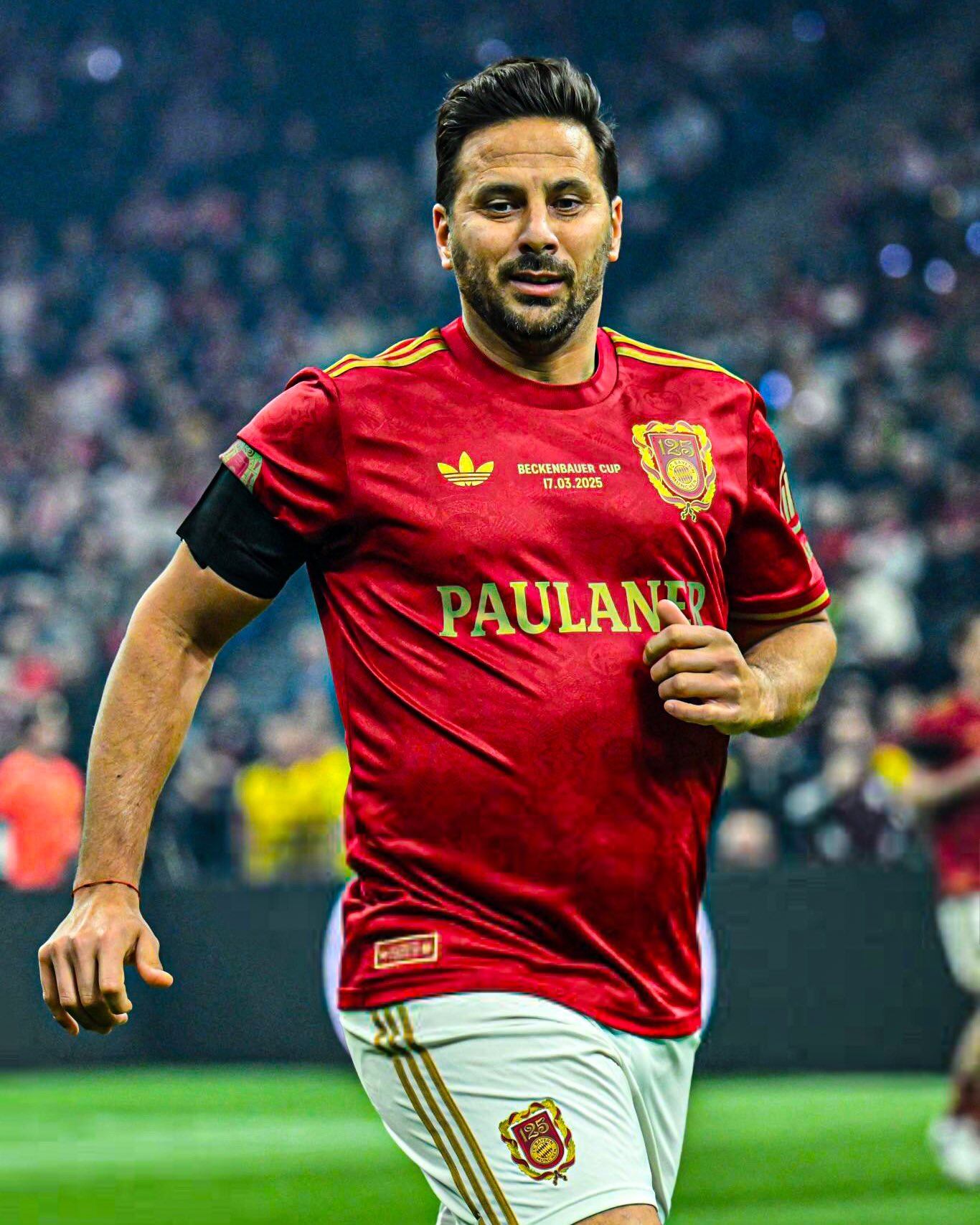 Pizarro disputó en marzo un amistoso con un equipo de leyendas de Bayern Munich (Instagram Bayern Munich)