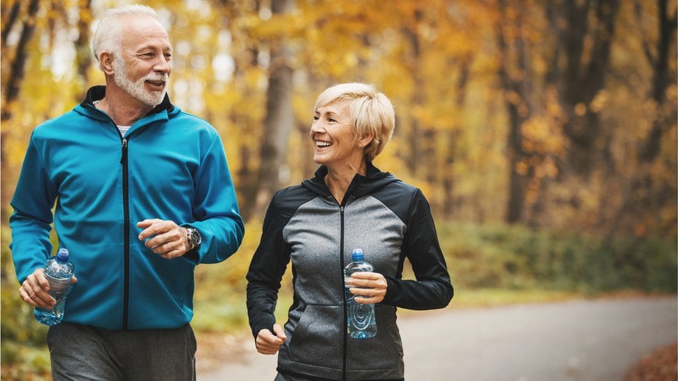 Hacer un ejercicio moderado al día es uno de los hábitos que pueden impactar sobre la longevidad