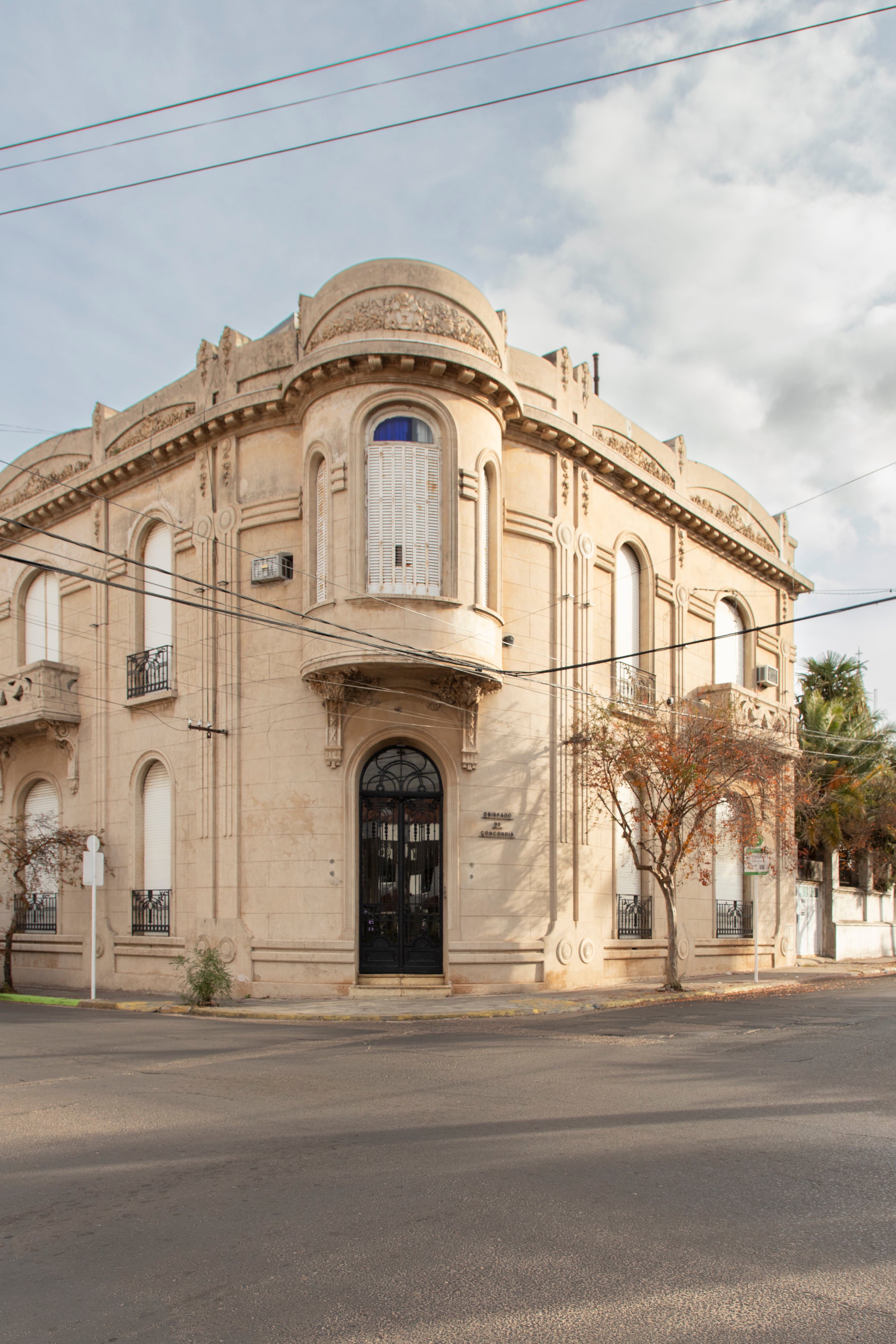 La sede del obispado de Concordia era la casa de la familia Caminal.