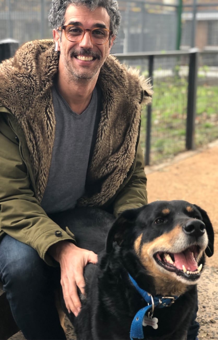 Patricio pensaba tenerlo en tránsito, pero se encariñó tanto con Cacho que lo terminó adoptando