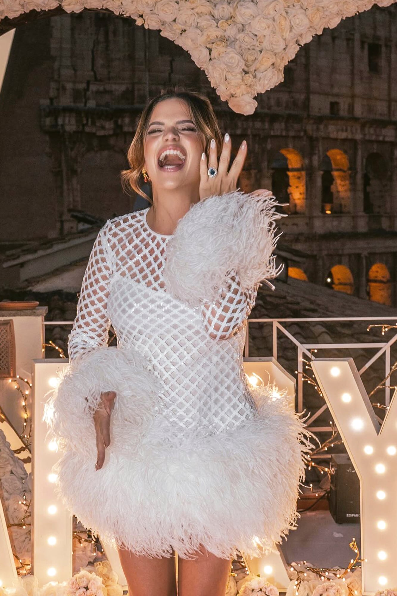 Cóctel de noticias: el doble de festejo de cumpleaños de Isabel Macedo, las vacaciones de Inés Rivero y el viaje de Benjamín Agüero 16 “Lo más lindo es que la idea de renovar los votos fue de mi marido”, cuenta Camila sobre la romántica sorpresa que Juan Carlos le preparó frente al Coliseo de Roma durante un viaje por la Alta Moda de Dolce & Gabbana