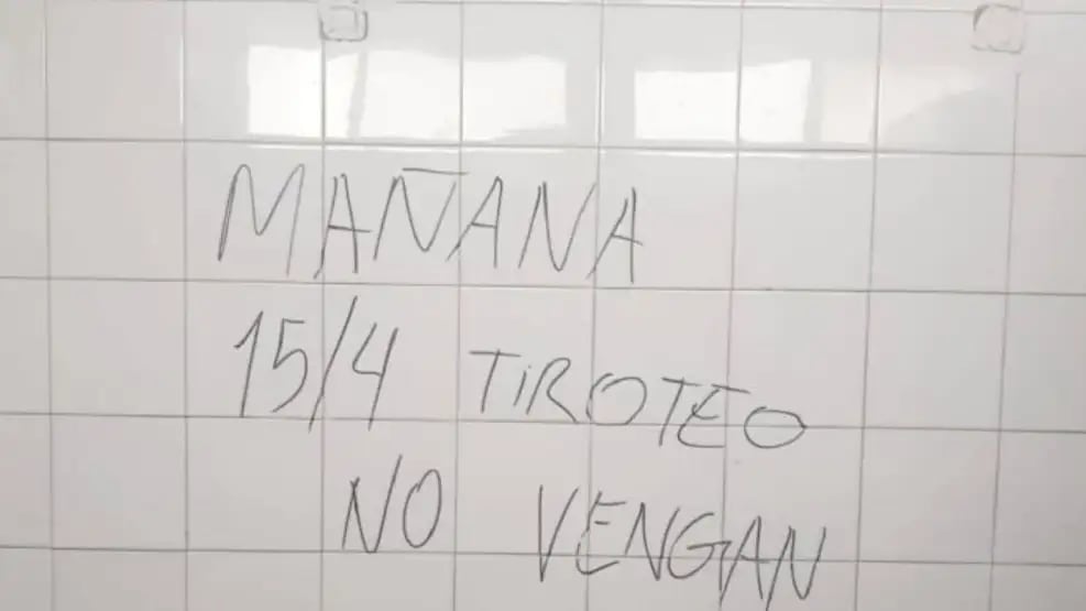 Una psicóloga explicó en detalle por qué aparecen mensajes sugestivos con amenazas de tiroteos y el poder que da el anonimato