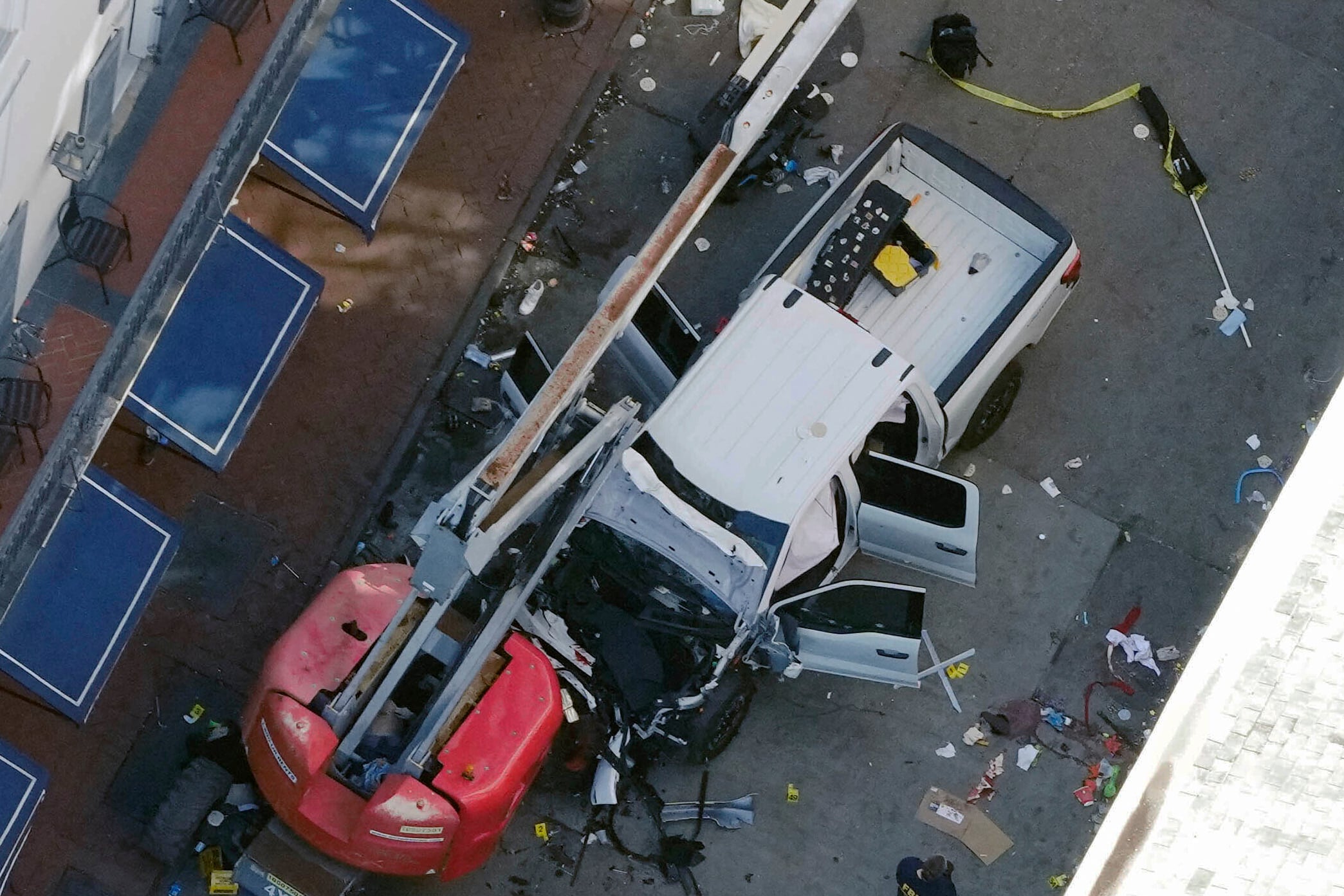 La camioneta estrellada del atentado en Nueva Orleans