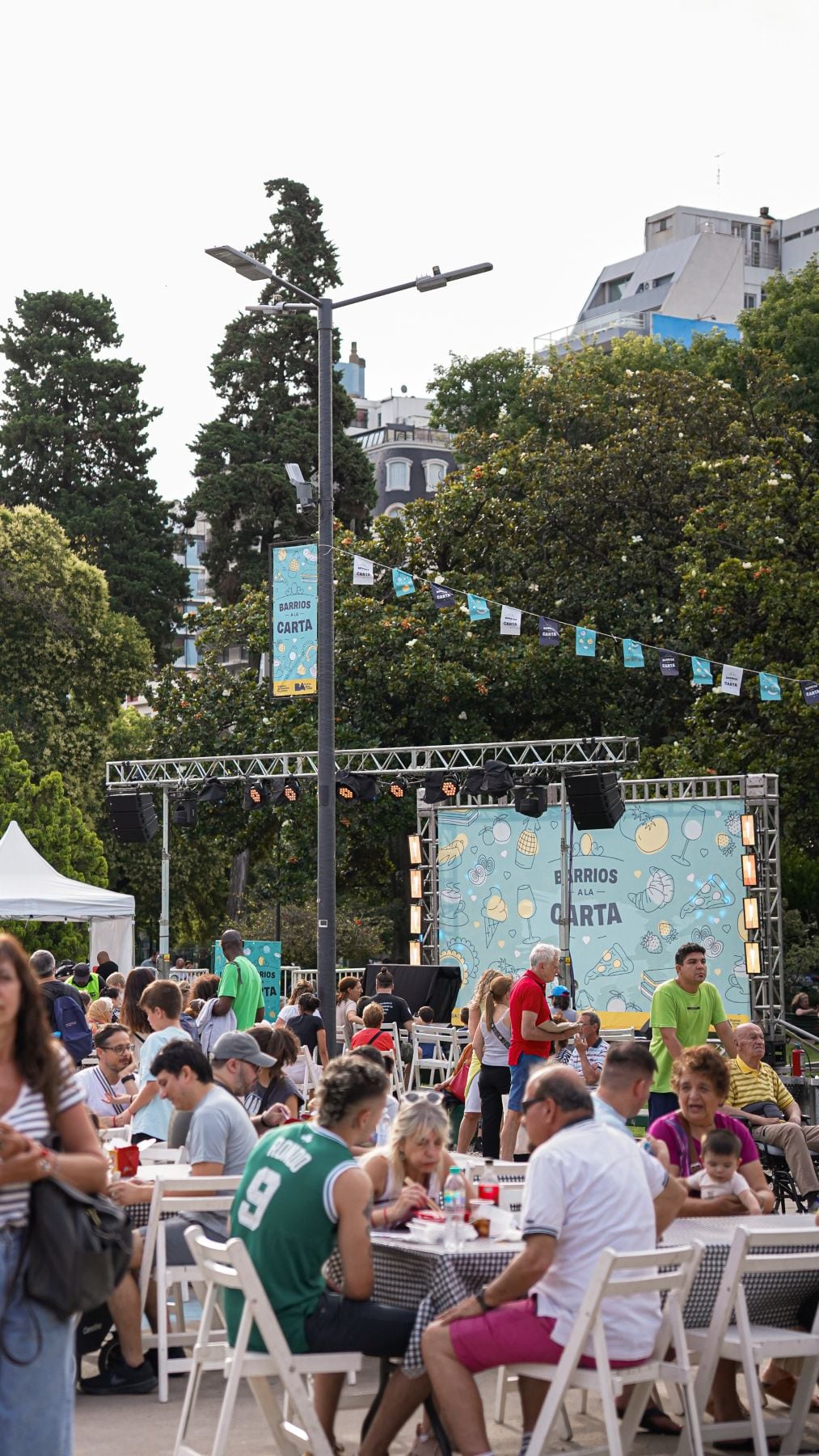 Restaurantes, cafeterías y emprendimientos locales se unen en una feria a cielo abierto