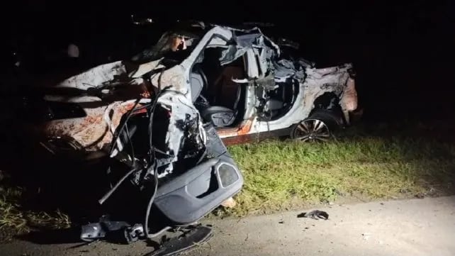 Los restos de la Fiat Toro tras el accidente - UNO Entre Ríos