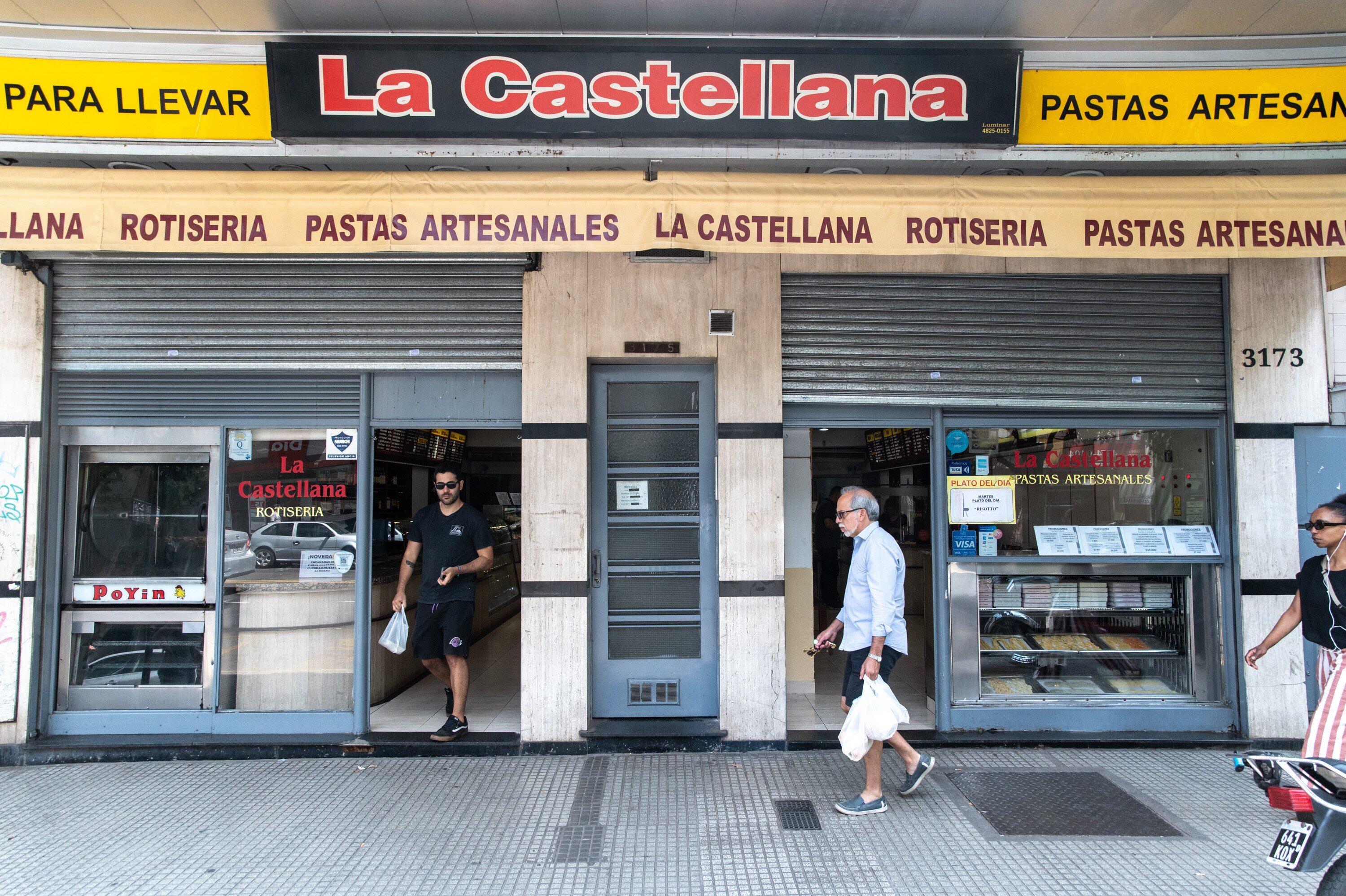 La fachada de La Castellana, un clásico para los vecinos y gente que se acerca de otros barrios a comprar