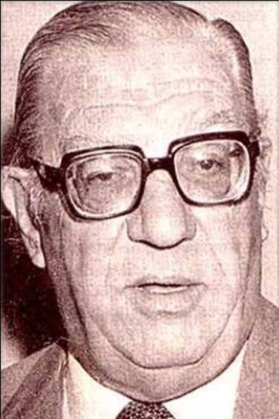 Conrado Storani, Ministro de Salud y Bienestar Social del gobierno de Raúl Alfonsín fue quien dispuso la prohibición del suministro de crotoxina, una decisión apelada en la justicia por los pacientes que se aplicaban esa droga y sus familiares
