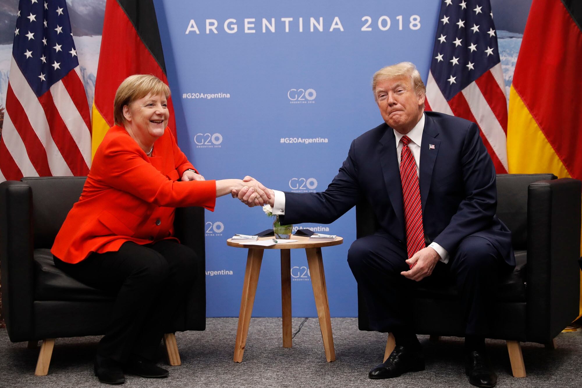 El saludo de Angela Merkel y Vladímir Putin