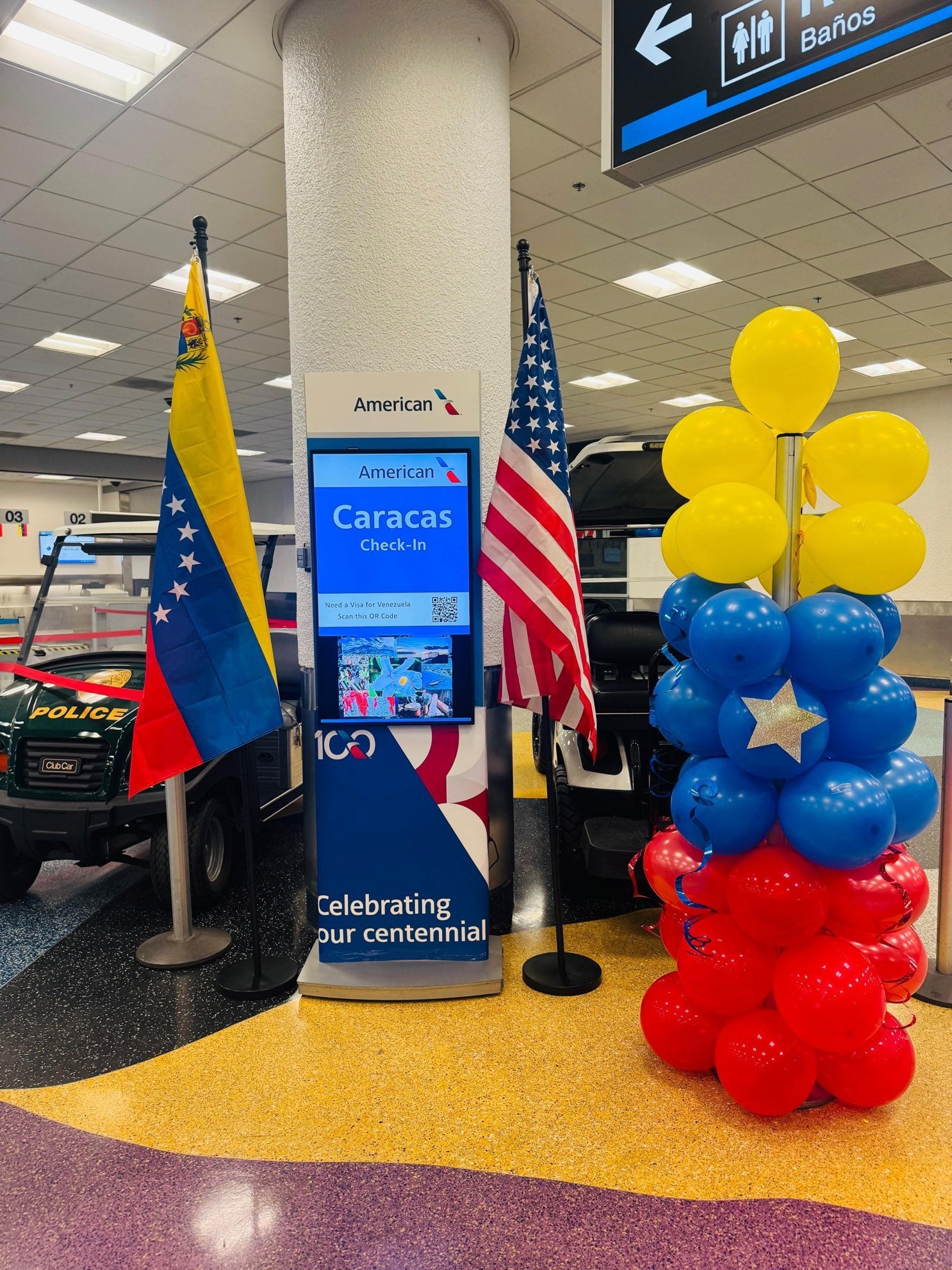 Así preparó American Airlines el puesto de check-in para los pasajeros que viajarán en el vuelo AA3599