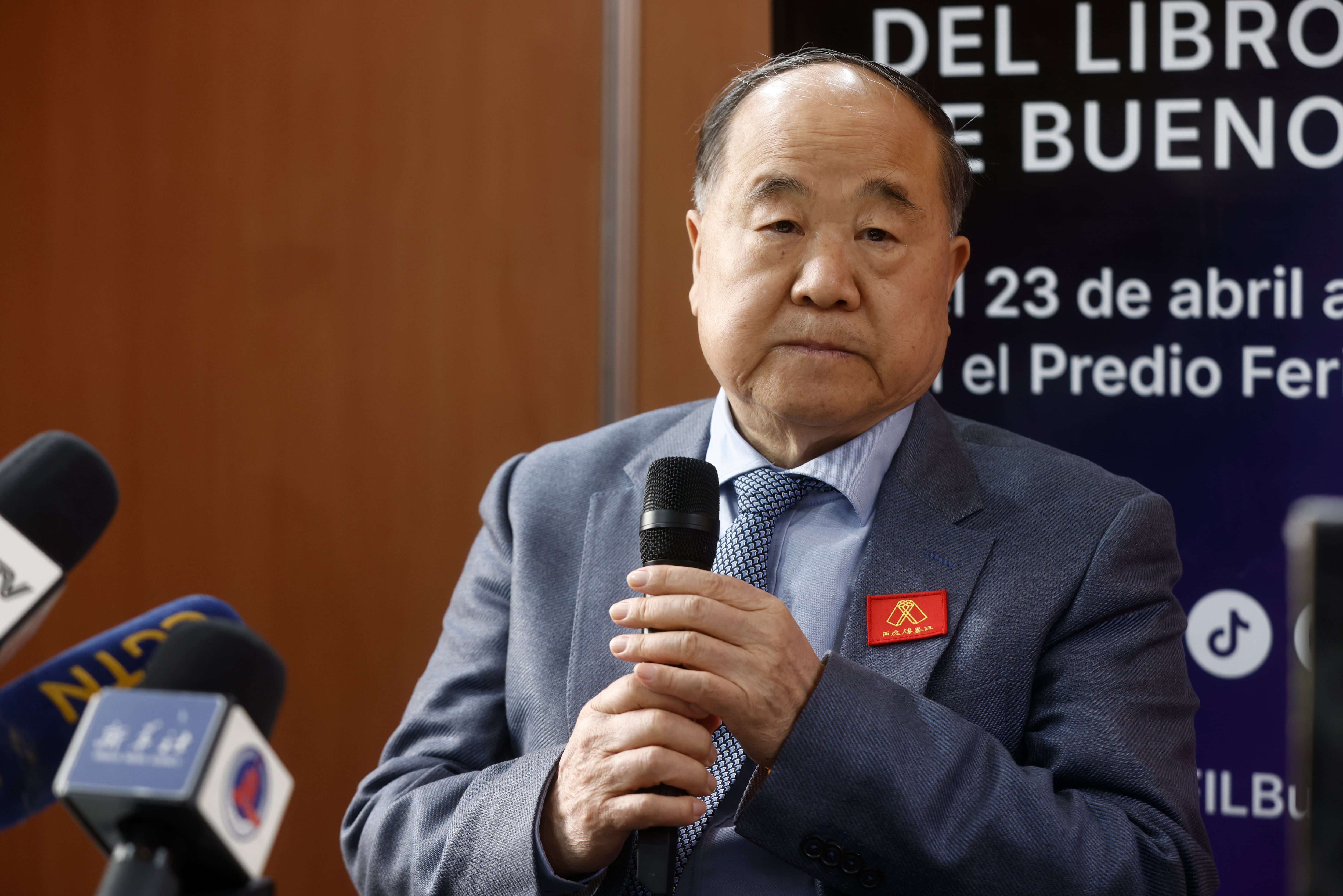 Mo Yan dialogó con los periodistas en la Feria