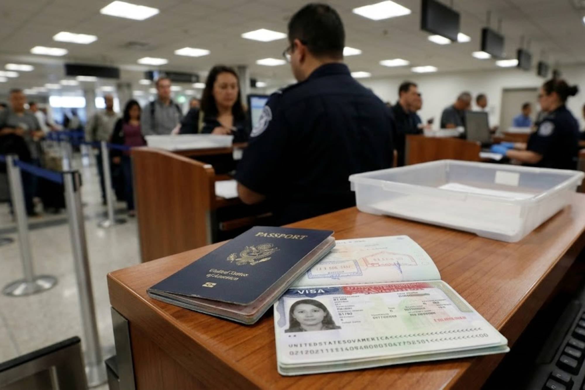 La visa sigue vigente pero el pasaporte venció: el documento que la CBP dice que hay que llevar para ingresar a EE.UU.