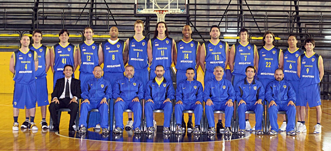 El plantel de Boca campeón de la Liga 2006/07; en el centro, con la camiseta 1, Julián Aprea