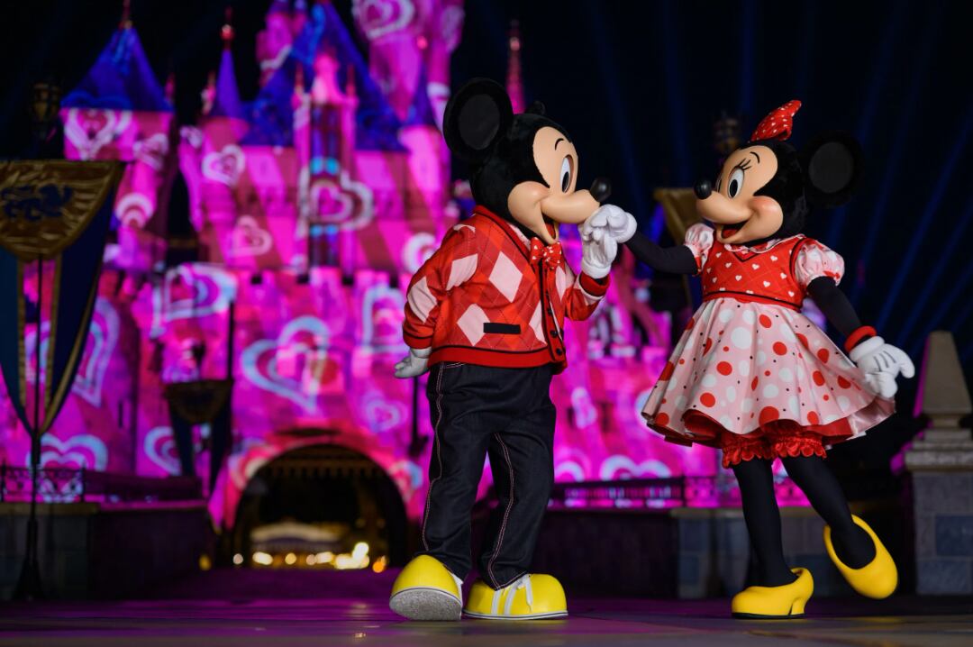 Disneylandia es uno de los destinos turísticos favoritos para visitar en familia.