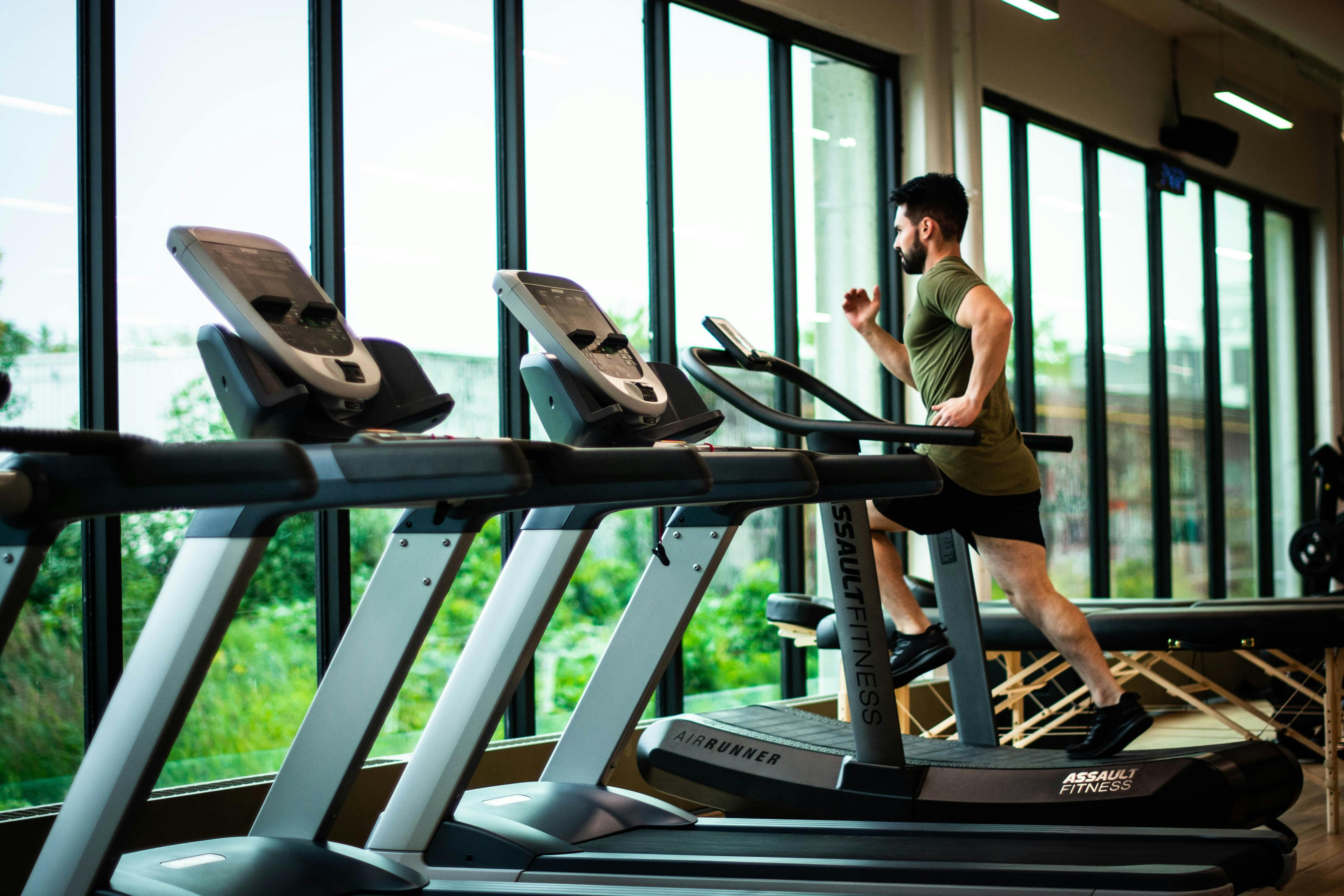 El ejercicio aeróbico moderado (como caminar a buen ritmo, correr o montar en bici) parece ser especialmente eficaz para la formación de nuevas neuronas. (Foto ilustrativa: PEXELS)