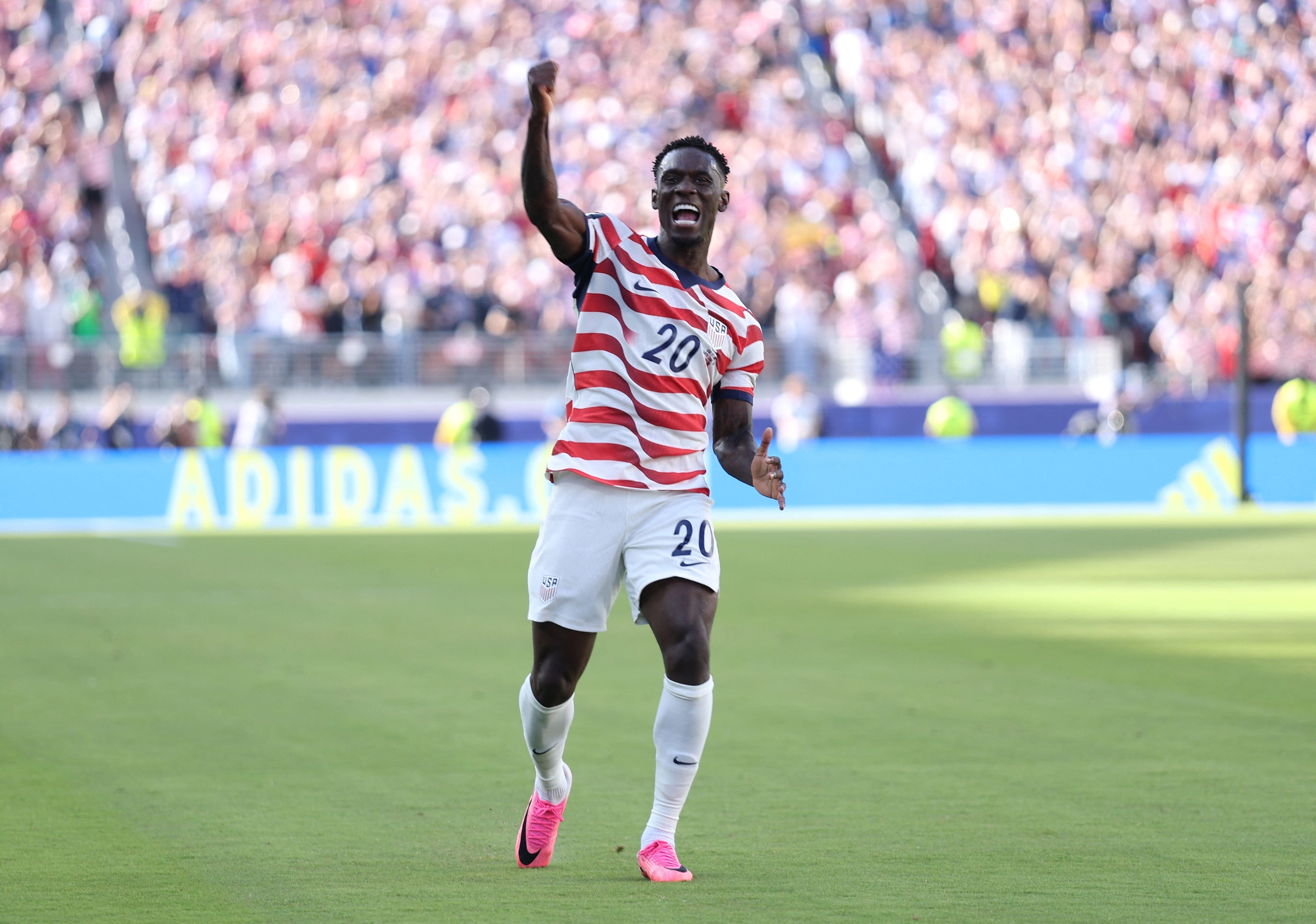 Folarin Balogun anotó su tercer gol en el Mundial 2026, al abrir el marcador para Estados Unidos, pero no podrá estar ante Bélgica por la expulsión que sufrió en el segundo tiempo