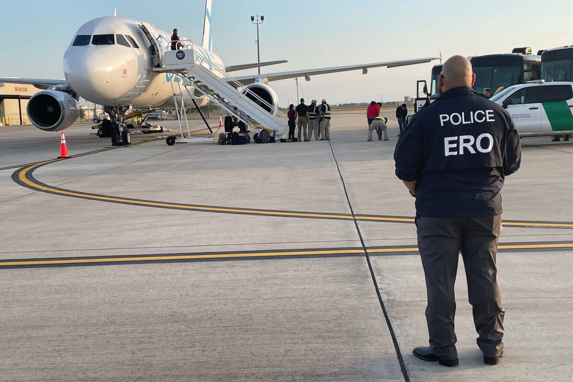 La regla del ICE para no ser deportado: en qué casos un migrante no puede acceder a la salida voluntaria de EE.UU. 8 A través de este proceso, se podrá salir de EE.UU. por cuenta propia y evitar algunas de las consecuencias negativas de la deportación