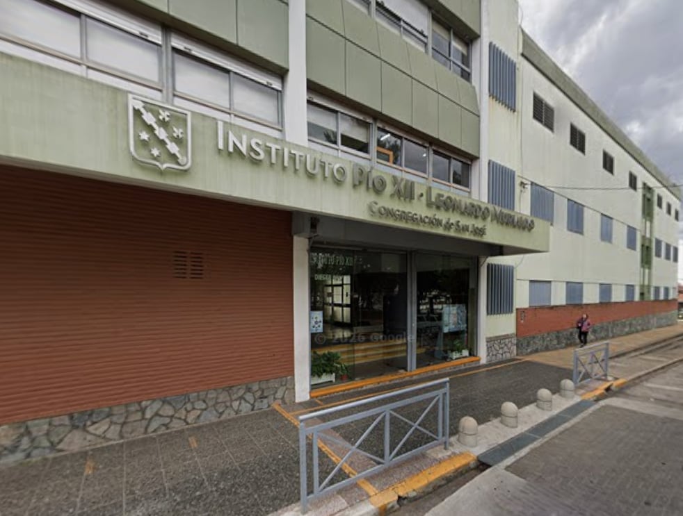 Denuncian que alumnos de un colegio de Villa Bosch crearon imágenes con IA de sus compañeras desnudas