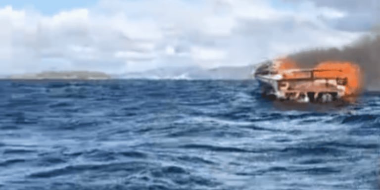 Se incendió una lancha en el Nahuel Huapi y su ocupante debió nadar hasta la costa para salvarse