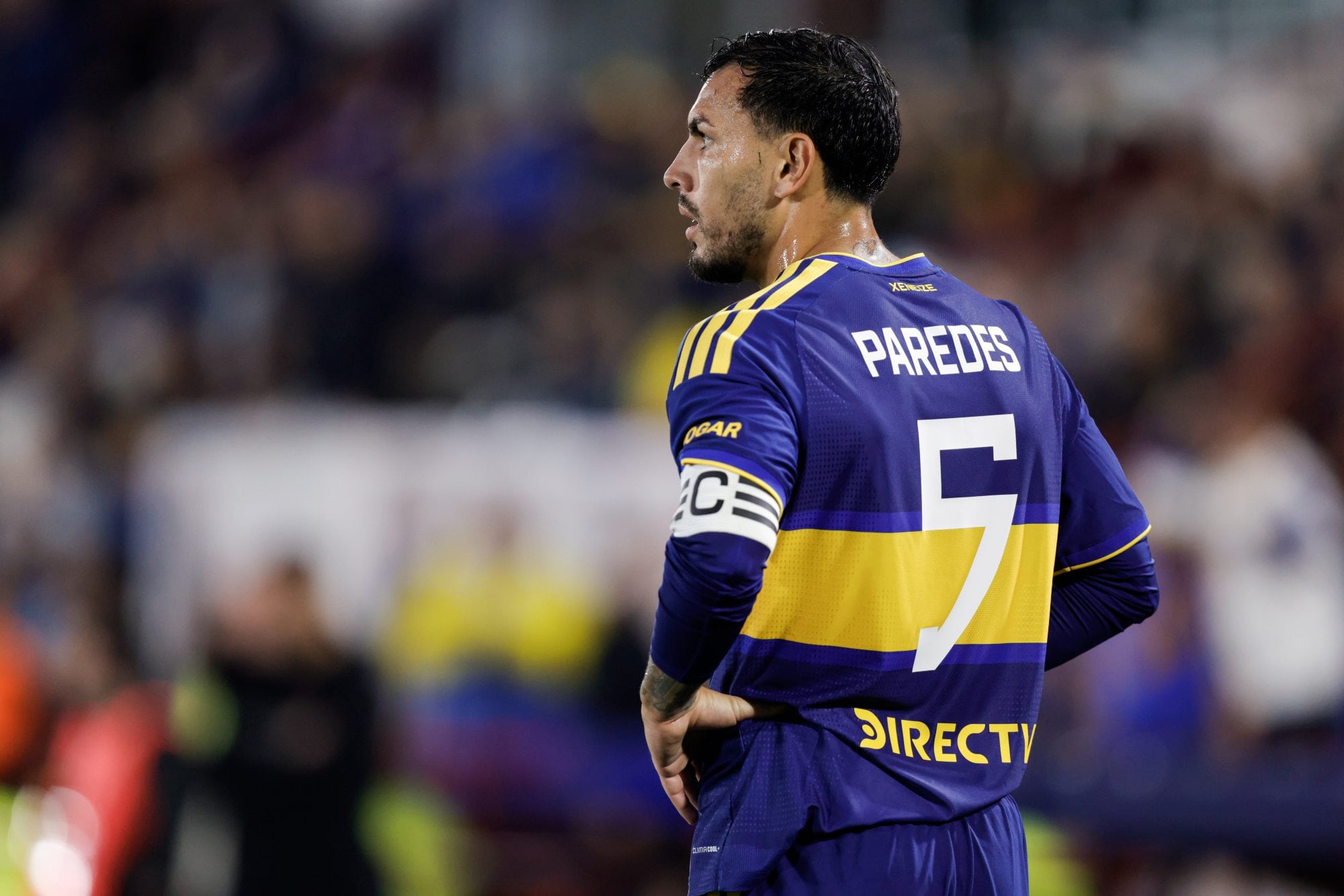 Paredes con la cinta de capitán de Boca