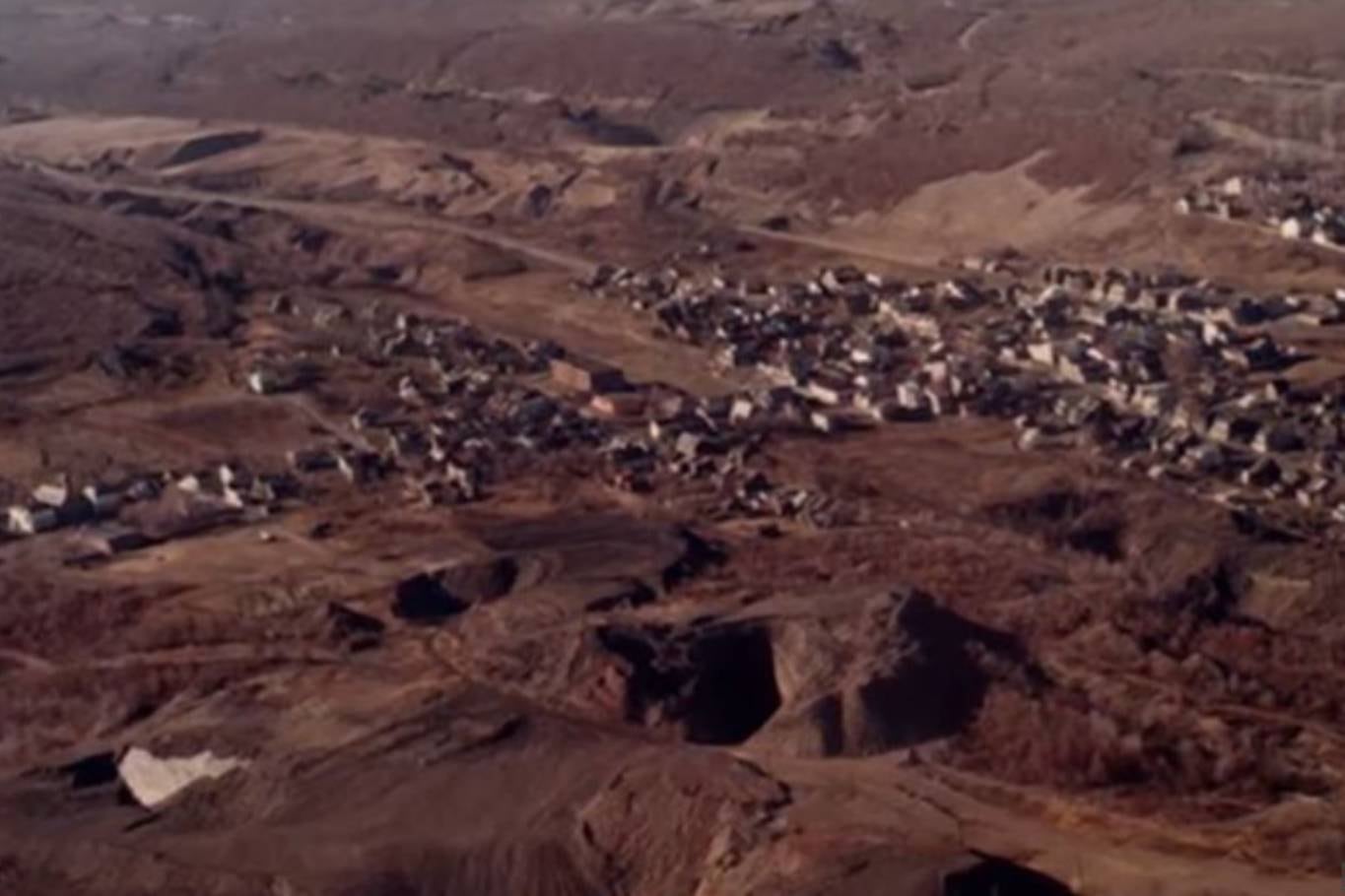 Vista aérea de Centralia, un pueblo de Pensilvania que vivía de la minería de carbón y que terminó abandonado por casi toda su población