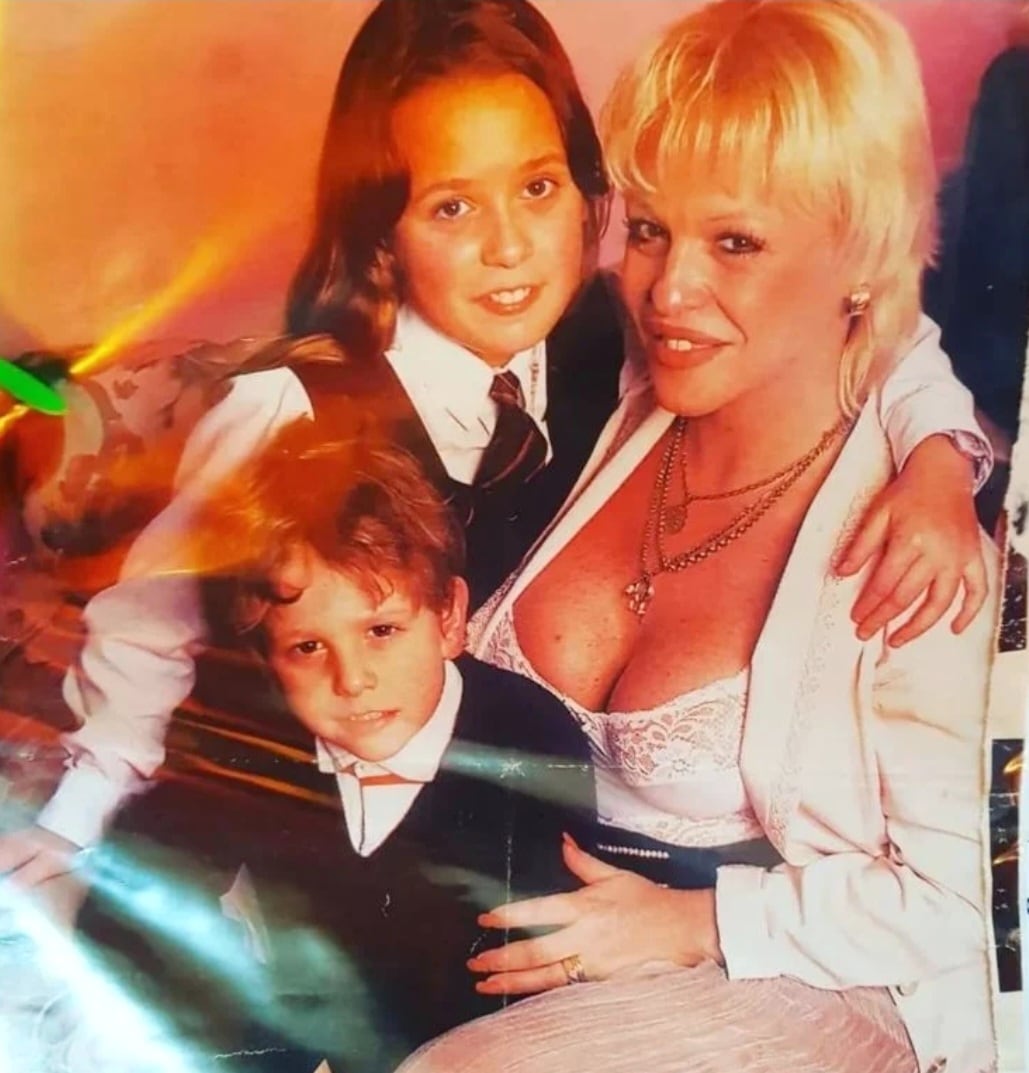 Madre famosa... Silvia Süller con el pequeño Christian y su hermana Marilyn 