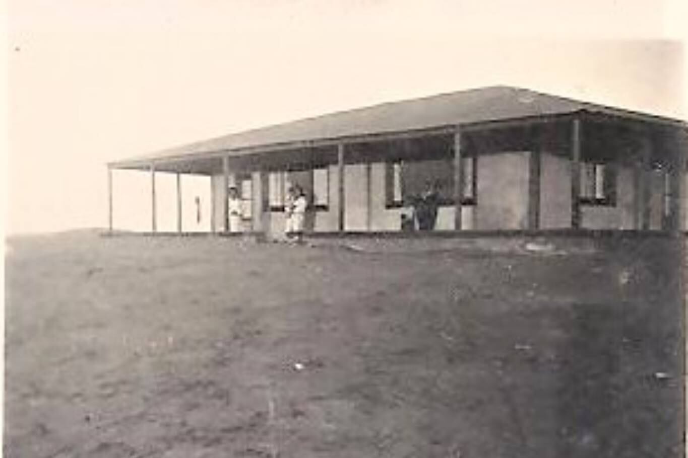 La casa de las cuatro puertas, que hoy es Patrimonio Histórico Nacional, se construyó en la parte más alta de un médano de las costas de Villa Gesell