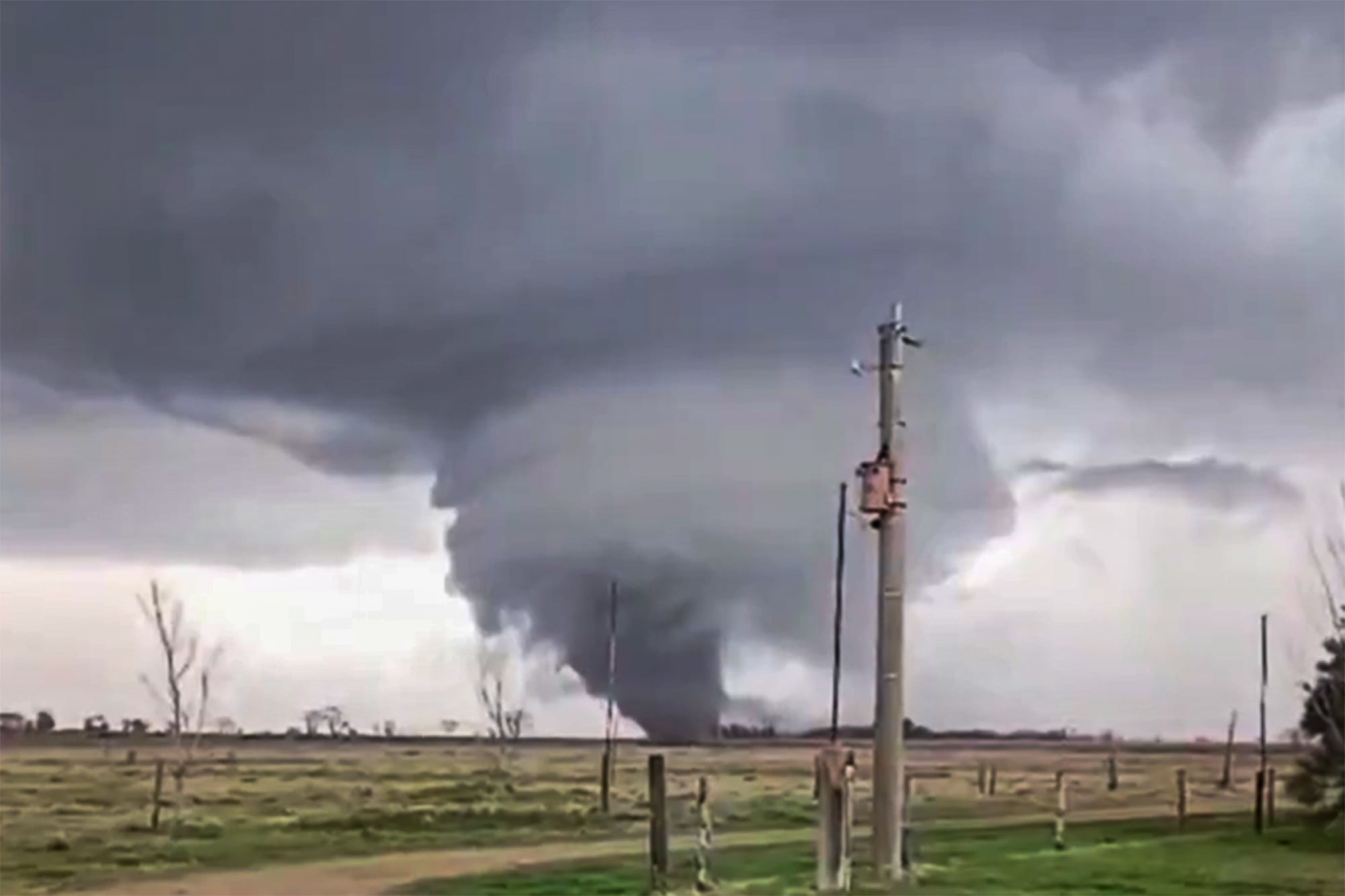 El Tornado en Santa Fe ocasionó ráfagas de viento que superaron los 100 kilómetros por hora