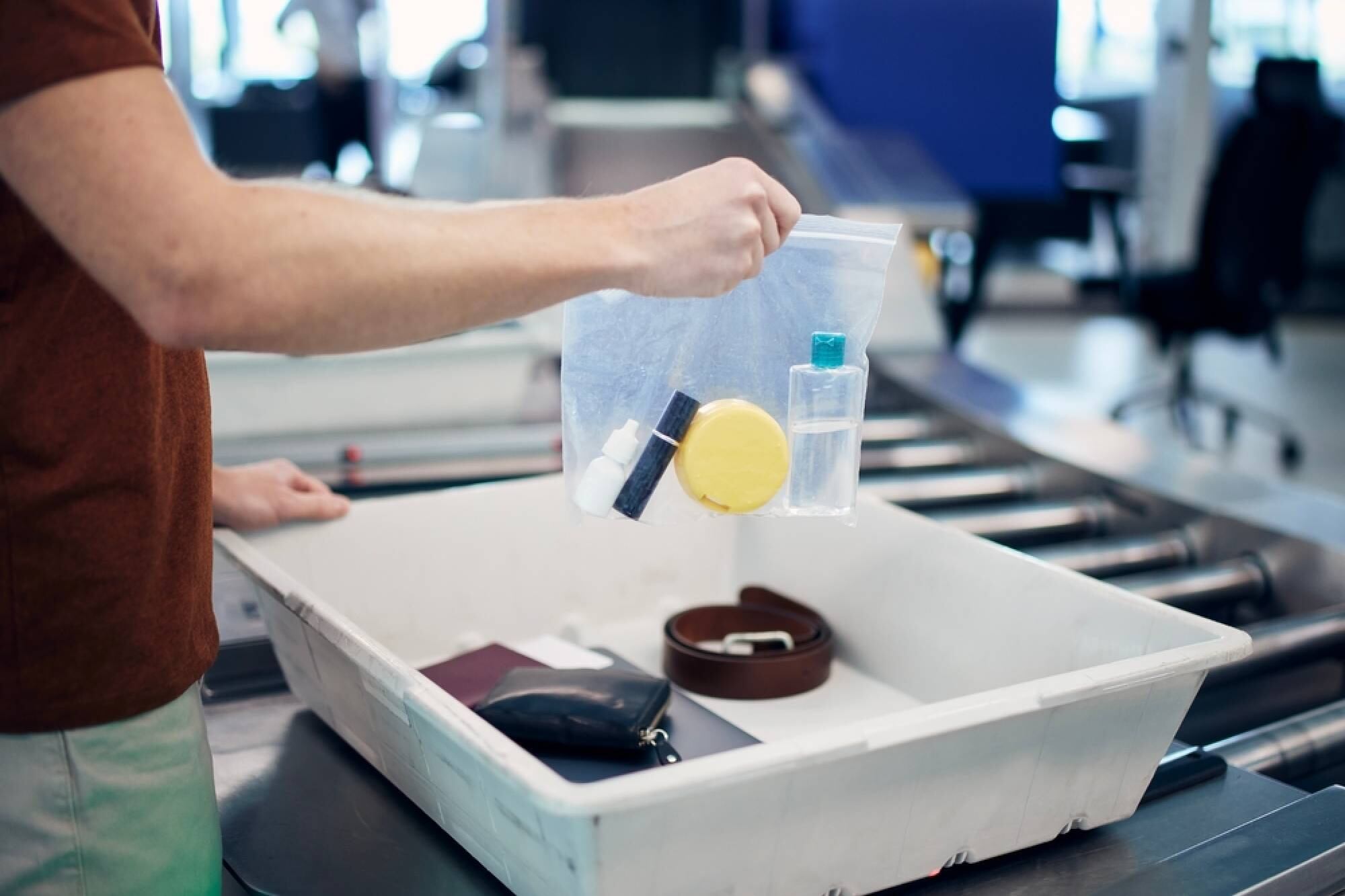 Tras los cambios sobre quitarse los zapatos, la TSA podría modificar la cantidad de líquidos que pueden llevarse en el equipaje