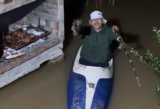 Hacían el asado, los agarró la crecida del río y resolvieron como unos genios : “Los argentinos no dominamos el mundo porque no queremos”