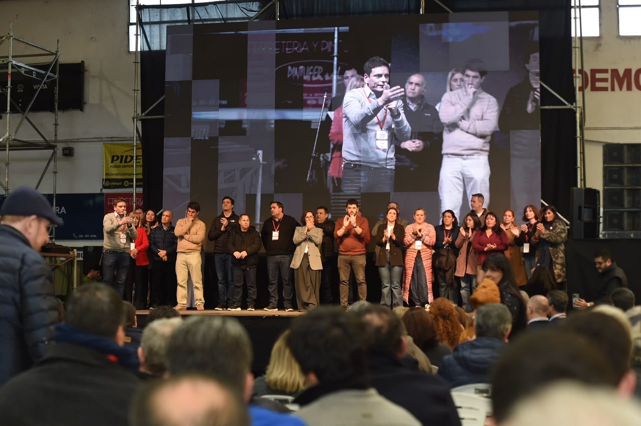 Cumbre radical en La Plata: se formalizaron las nuevas autoridades bonaerenses