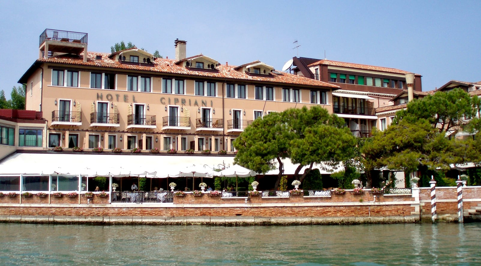 El Hotel Cipriani abrió en 1958 en la Giudecca, impulsado por Giuseppe Cipriani junto a tres herederas de la familia Guinness