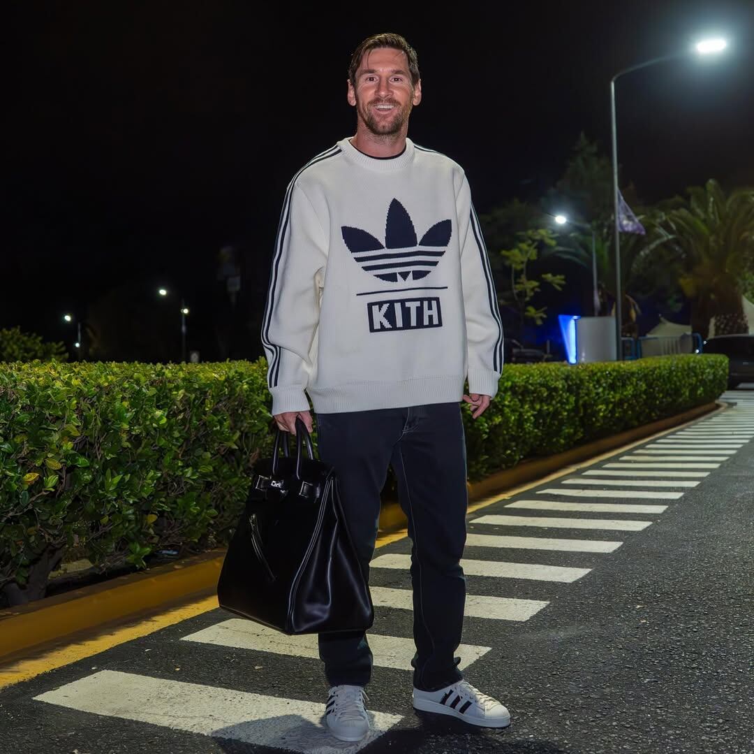 Lionel Messi, con un estilo clásico, arribó al país en horas de la madrugada