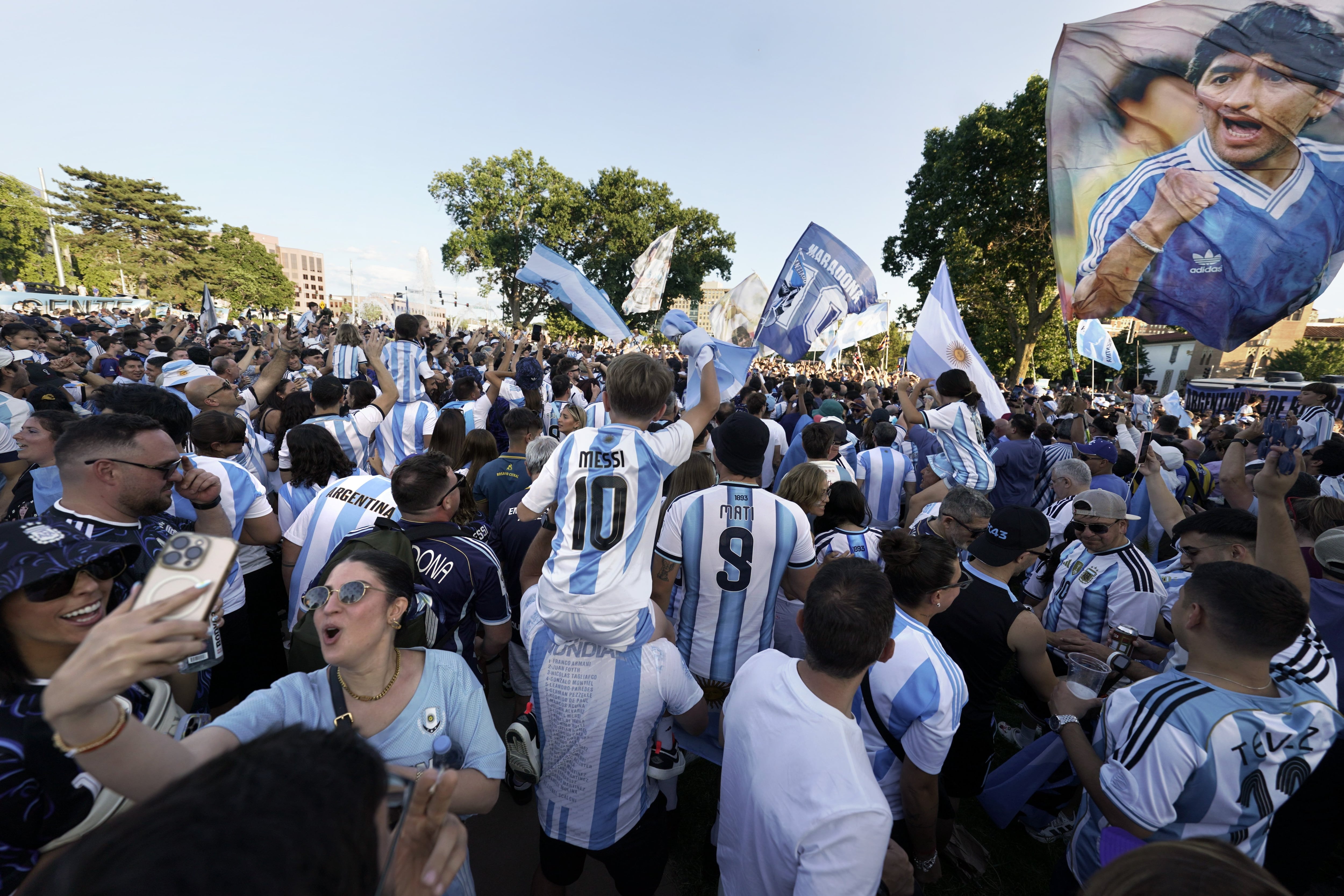 Los banderazos, un clásico de la hinchada argentina en el Mundial