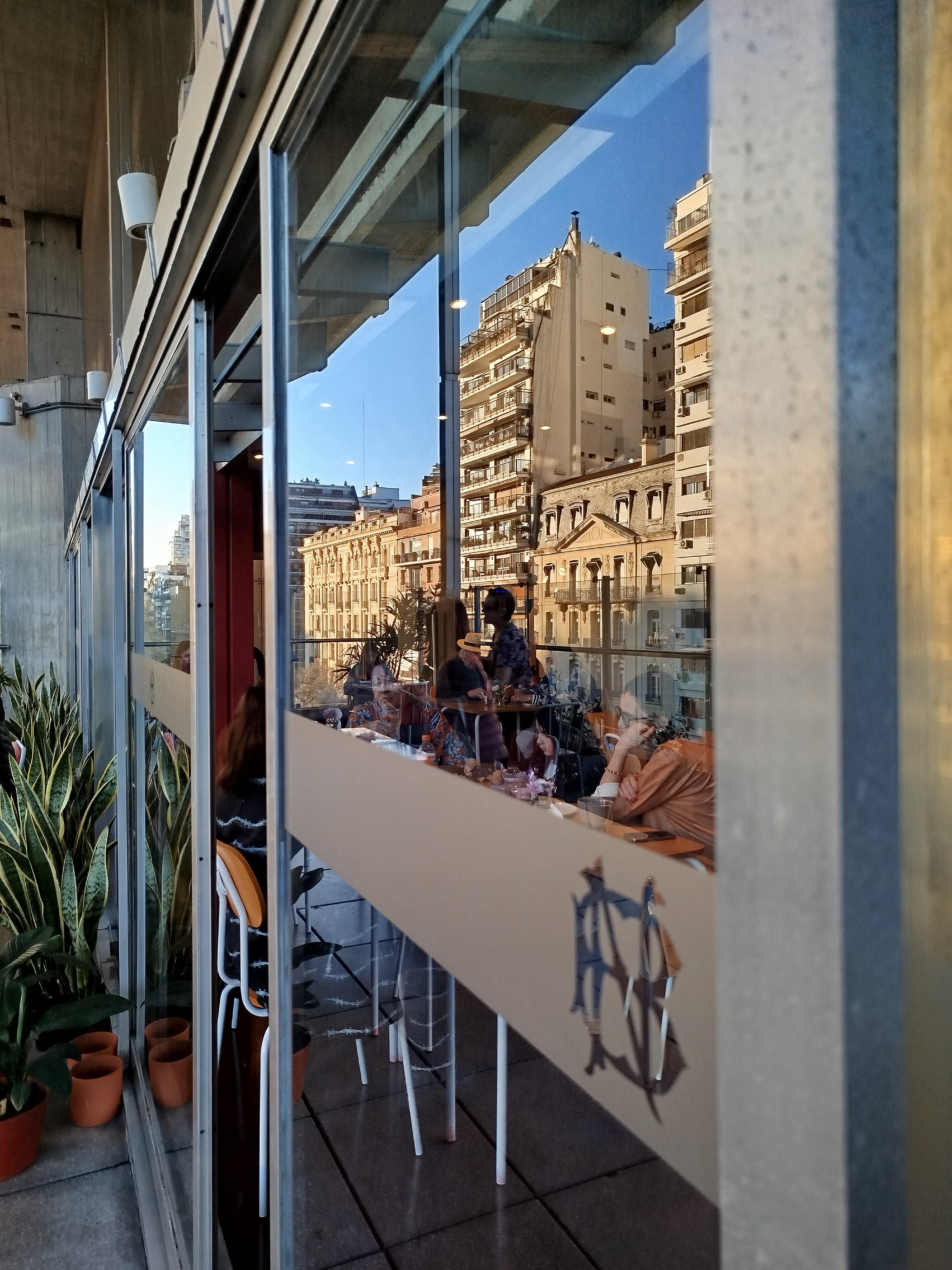 El espacio donde hoy funciona el café era el buffet para trabajadores de la Biblioteca
