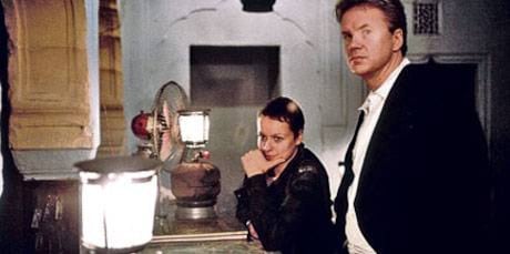 Samantha Morton y Tim Robbins en Código 46, dirigida por Michael Winterbottom
