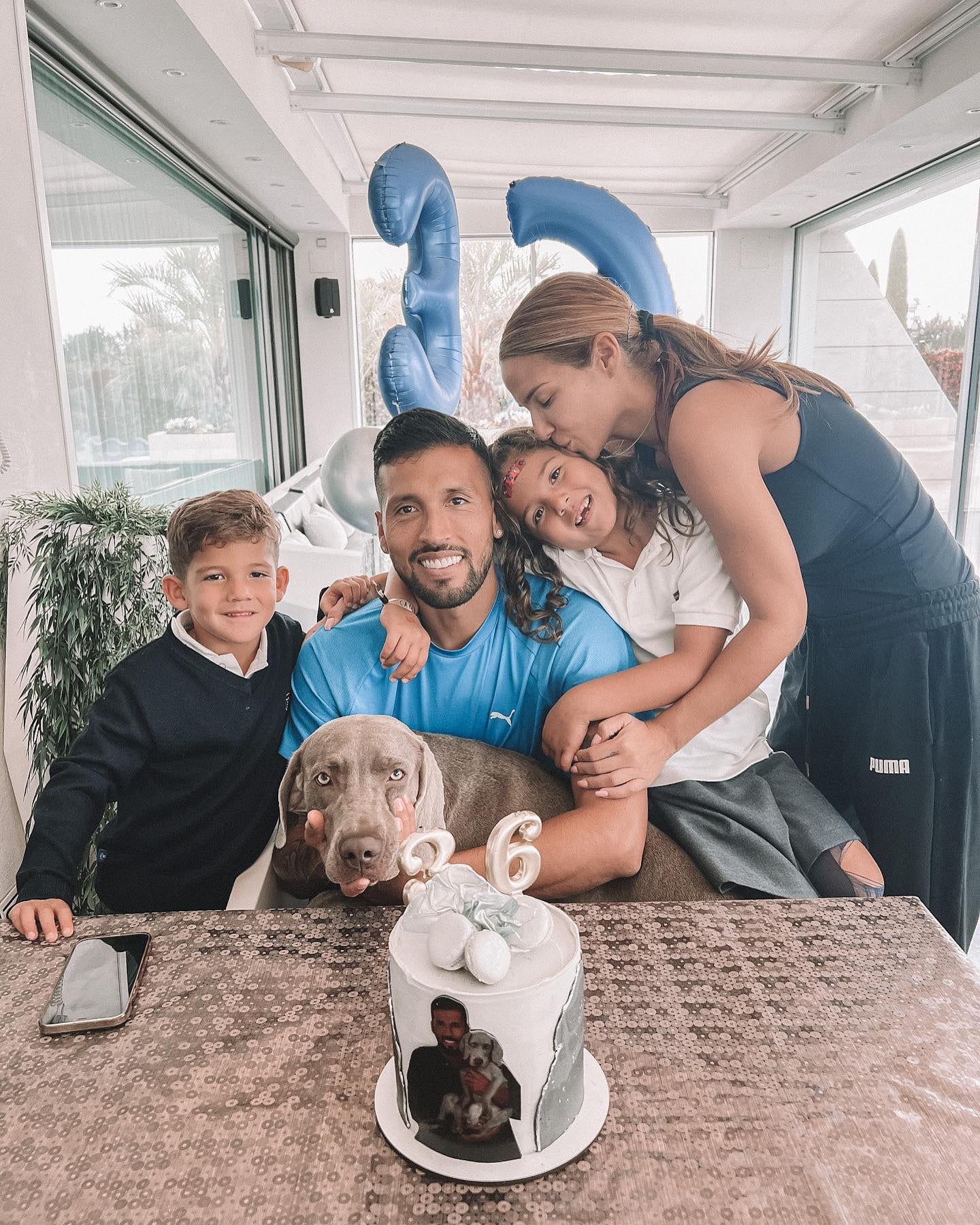 La expareja tiene dos hijos, Shaila y Antonio