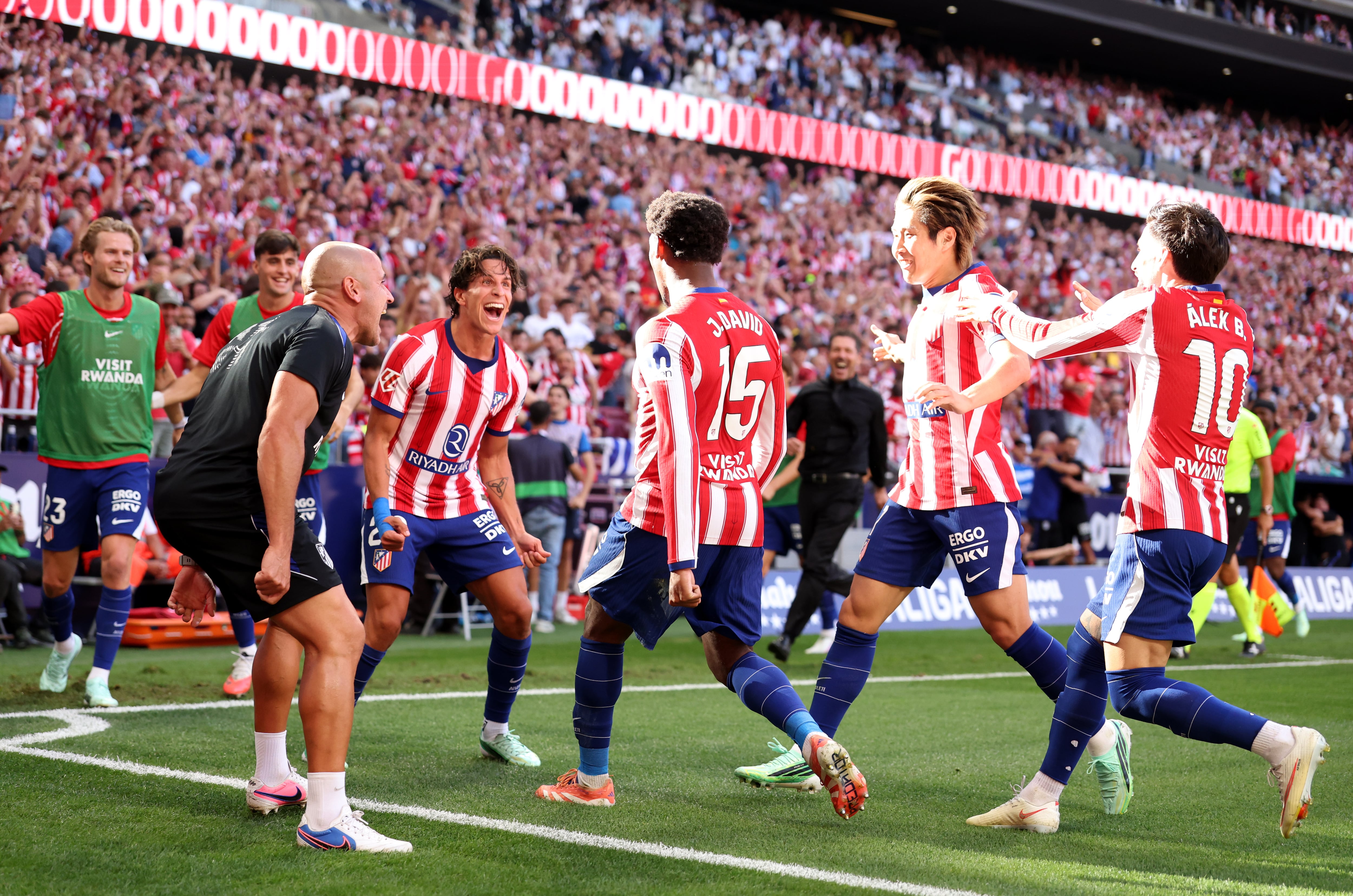 La euforia del Aleti en el gol de Jonathan David, asistido con un centro por Giuliano