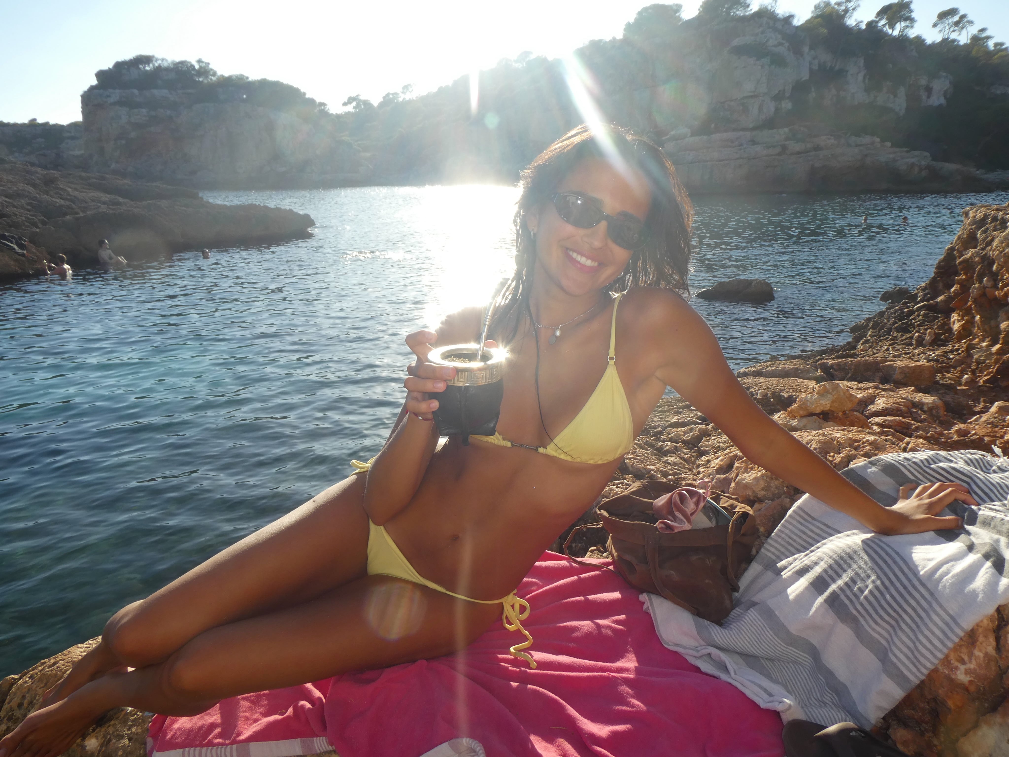 La cantante regresó a Mallorca, donde filmó su película The Last Sunrise (Foto: Instagram @maiareficco)