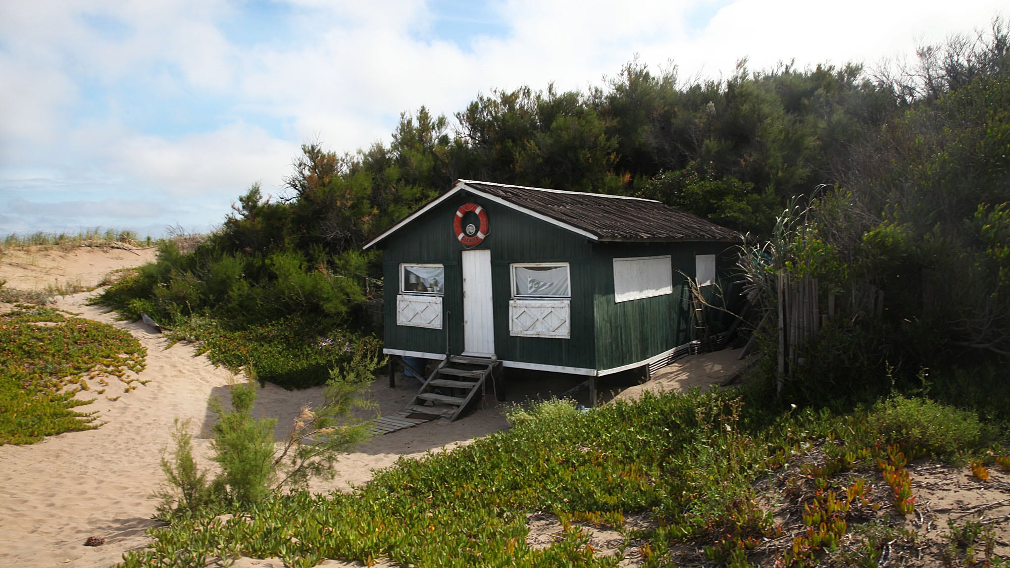 La Elenita responde a la tipología de casillas de madera sobre pilotes utilizadas para resistir sudestadas y arena