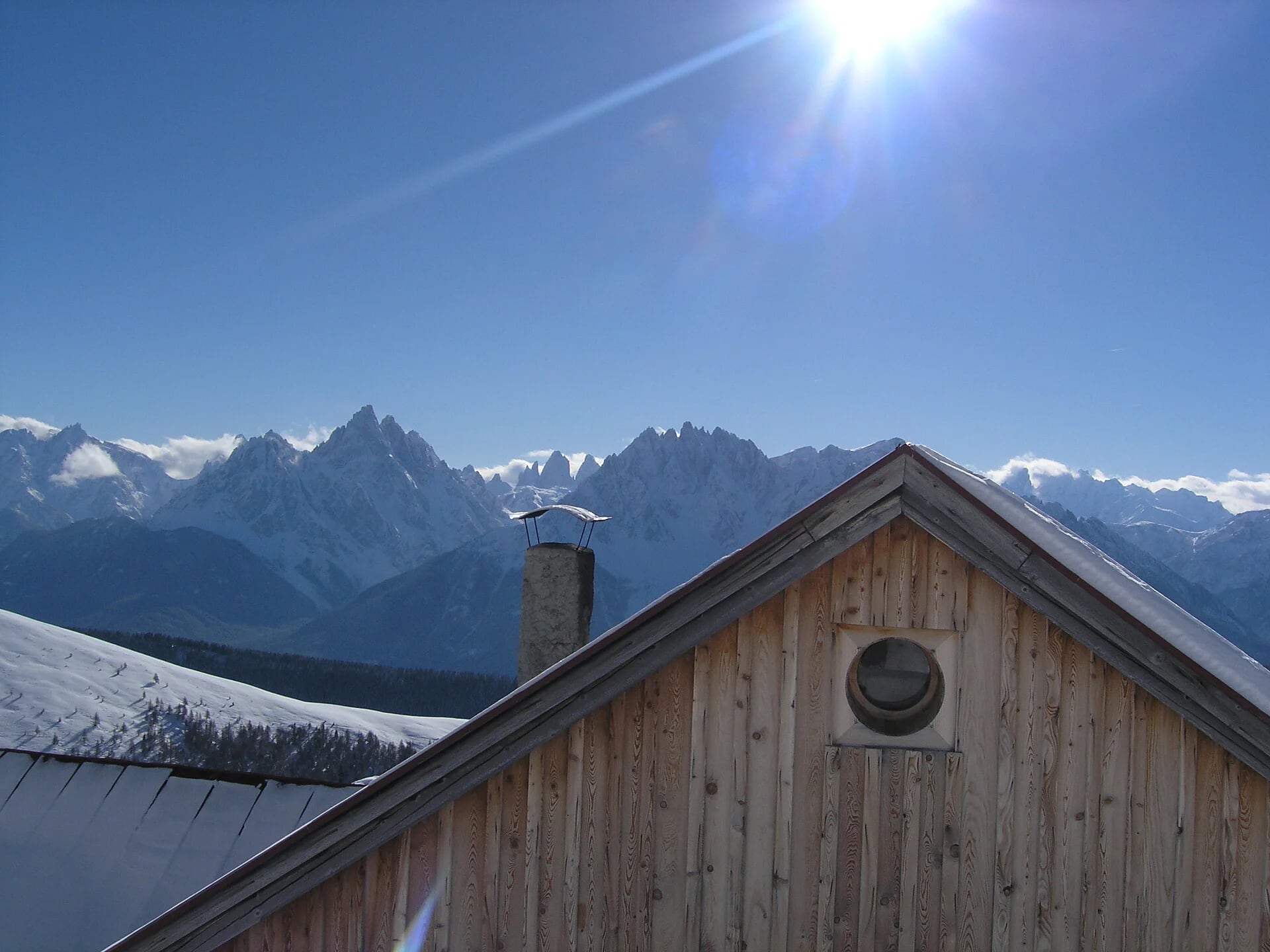 Dos adolescentes fueron rescatados tras ser abandonados por sus padres en los Alpes: tenían hipotermia grave