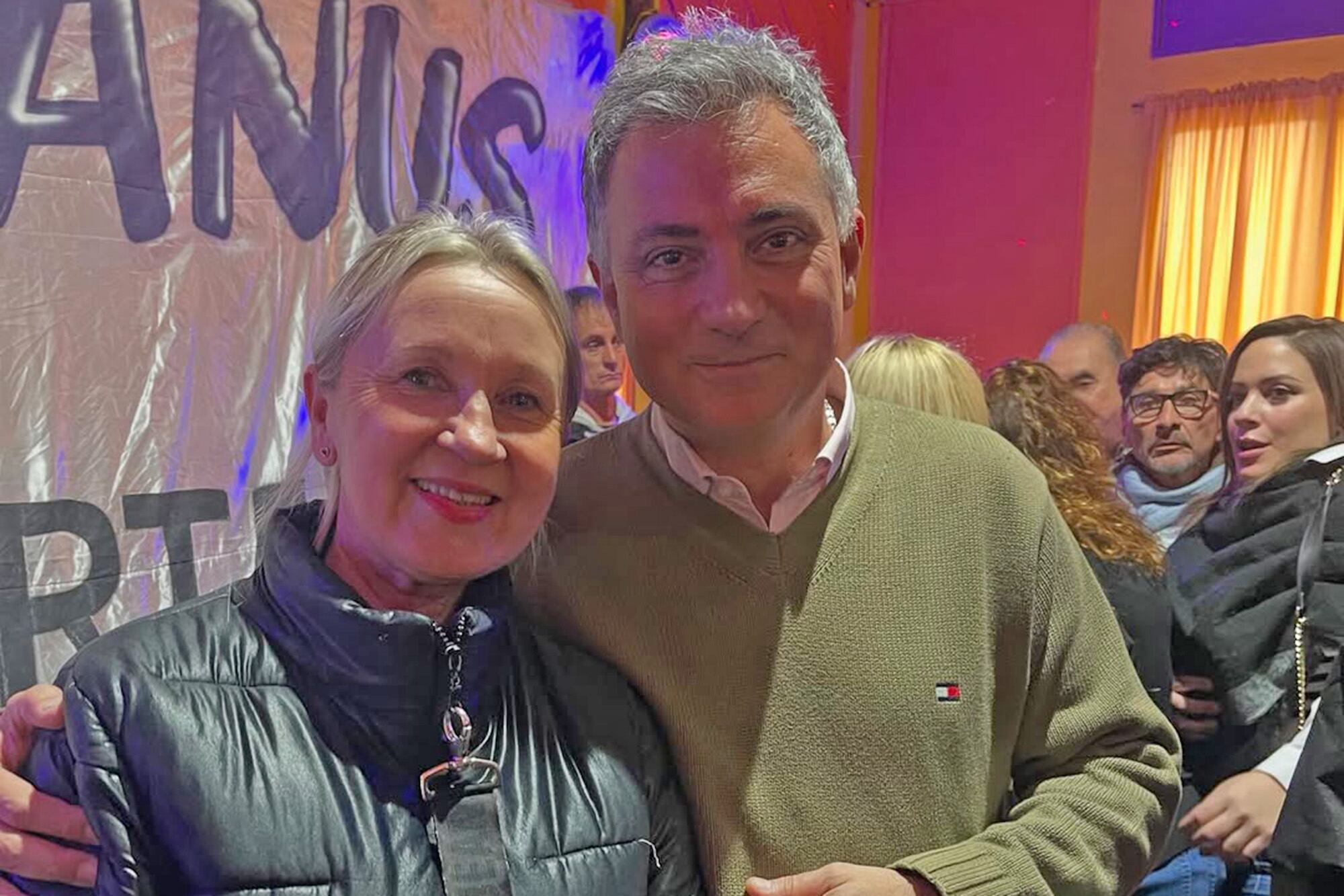 Sebastián Pareja, el armador libertario en la provincia de Buenos Aires, junto a Graciela Chamula, el nexo con las iglesias evangélicas del conurbano