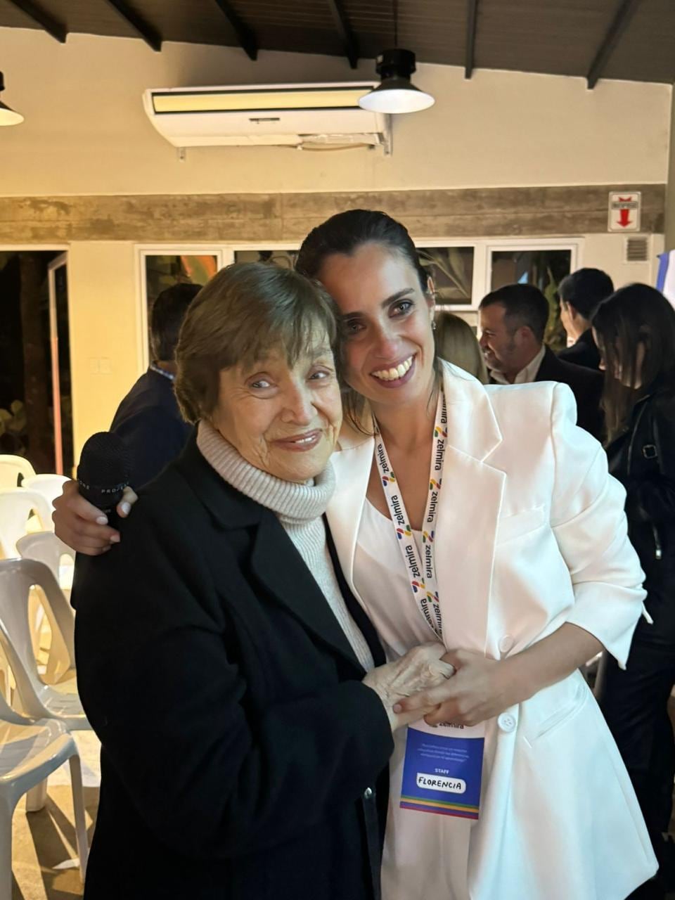 Florencia de Zavalía junto a su abuela Zelmira, de quien vino la inspiración para darle nombre al proyecto