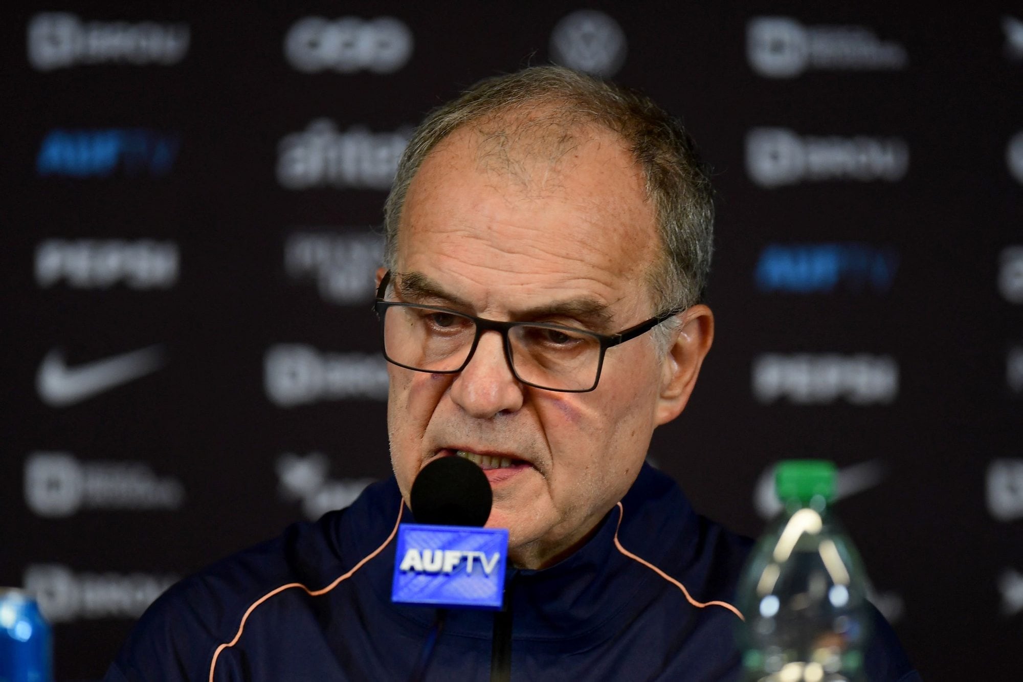 Marcelo Bielsa reveló los cambios que aceptó por pedido de los jugadores y asumió el fracaso de Uruguay en el Mundial