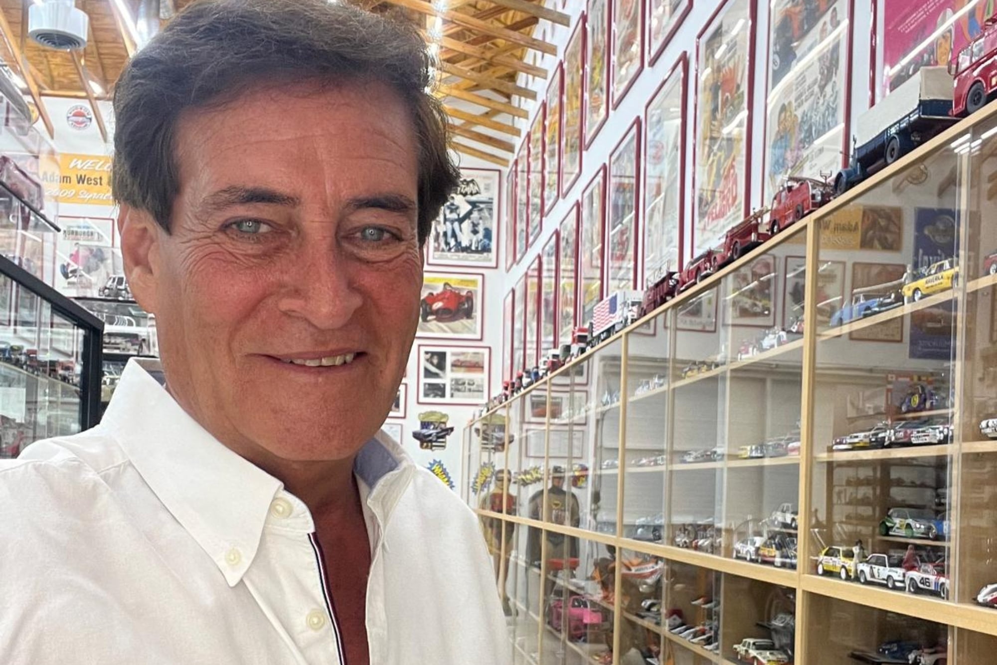 En dos ocasiones, el arquitecto argentino obtuvo el premio Guinness en escala 43 y “la colección más larga” de autos a escala