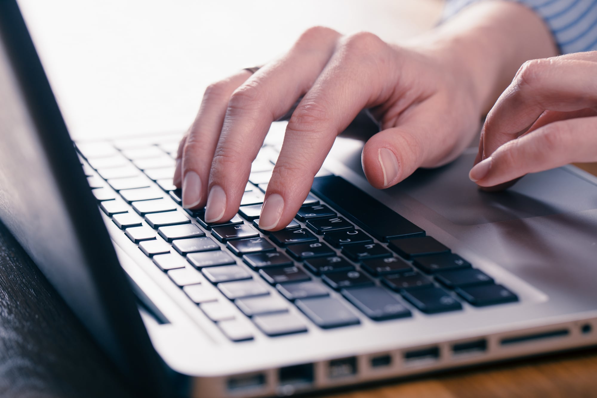 Existen diversas fórmulas para usar el símbolo de arroba si no aparece en el teclado